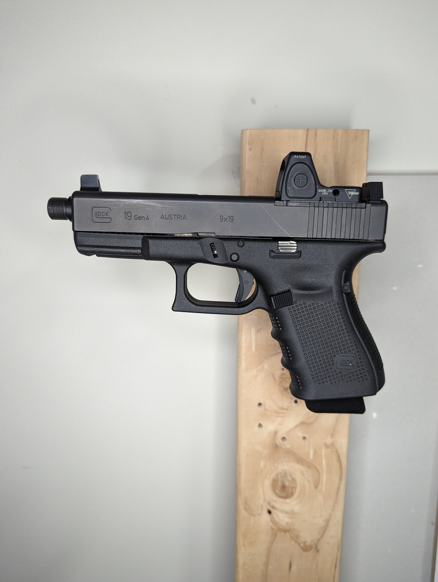 Magwell Mount for Glock 9mm/40/357 - Wall | Handgun Holder Storage Rack