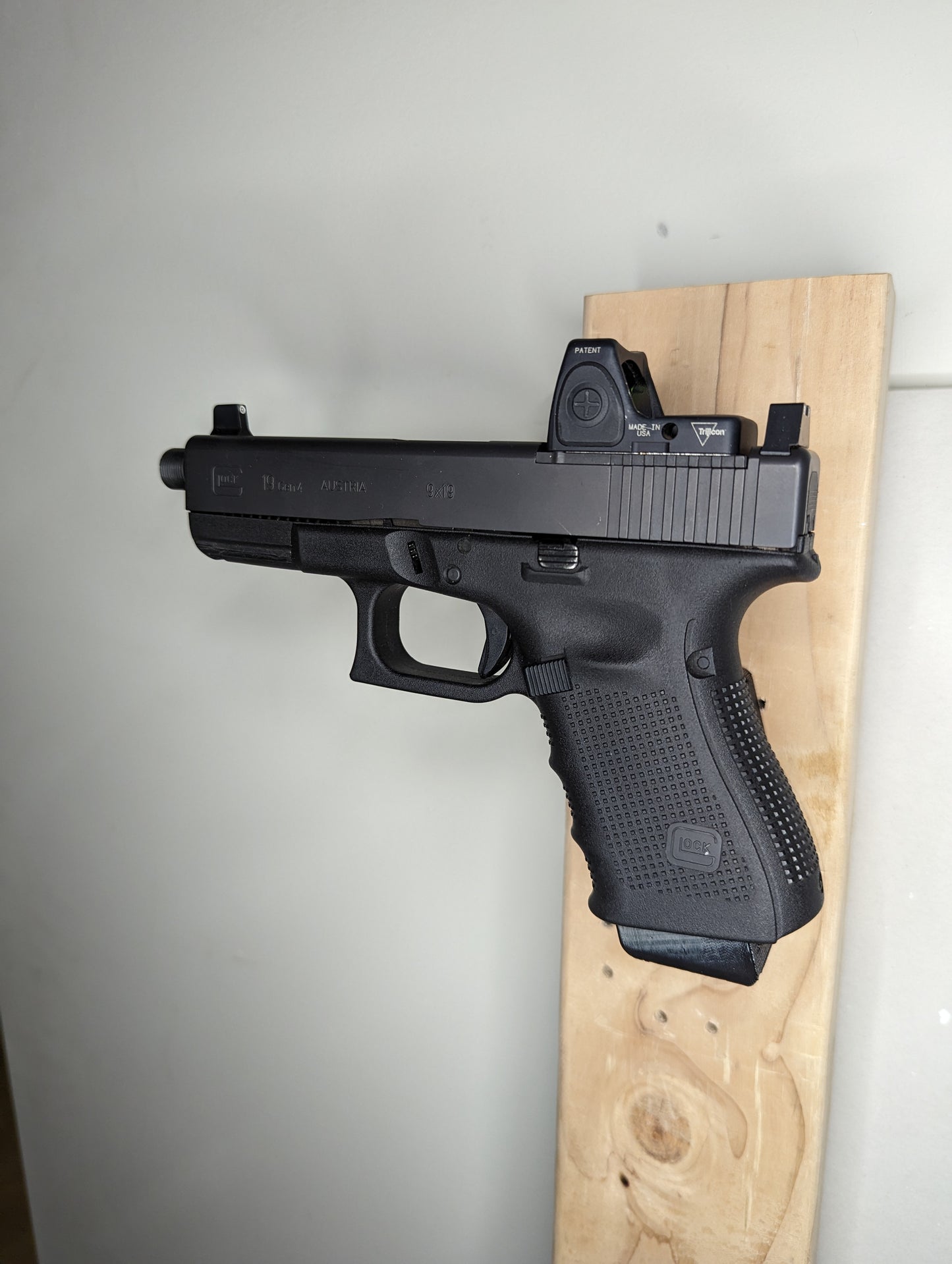 Magwell Mount for Glock 9mm/40/357 - Wall | Handgun Holder Storage Rack