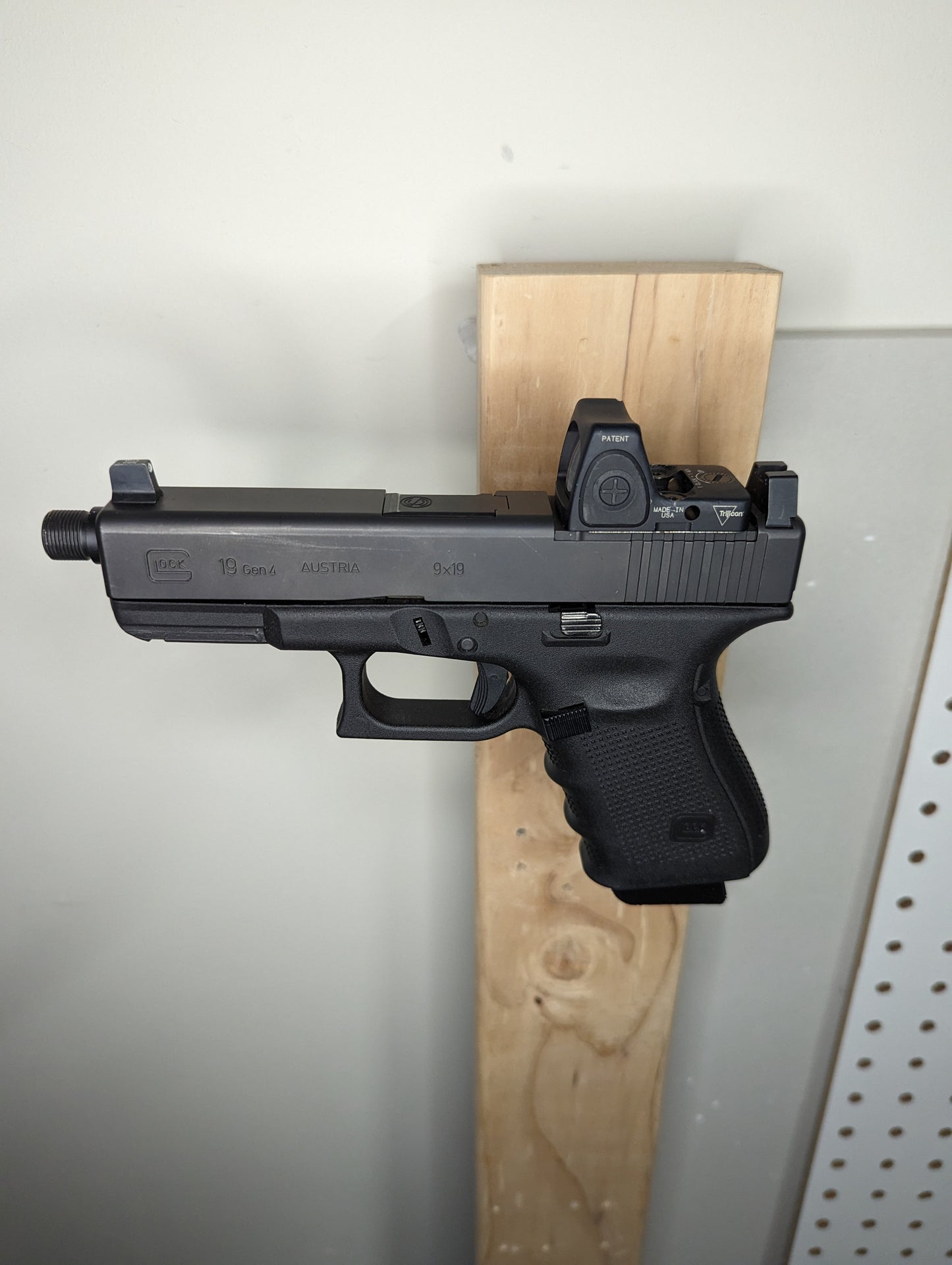 Magwell Mount for Glock 9mm/40/357 - Wall | Handgun Holder Storage Rack