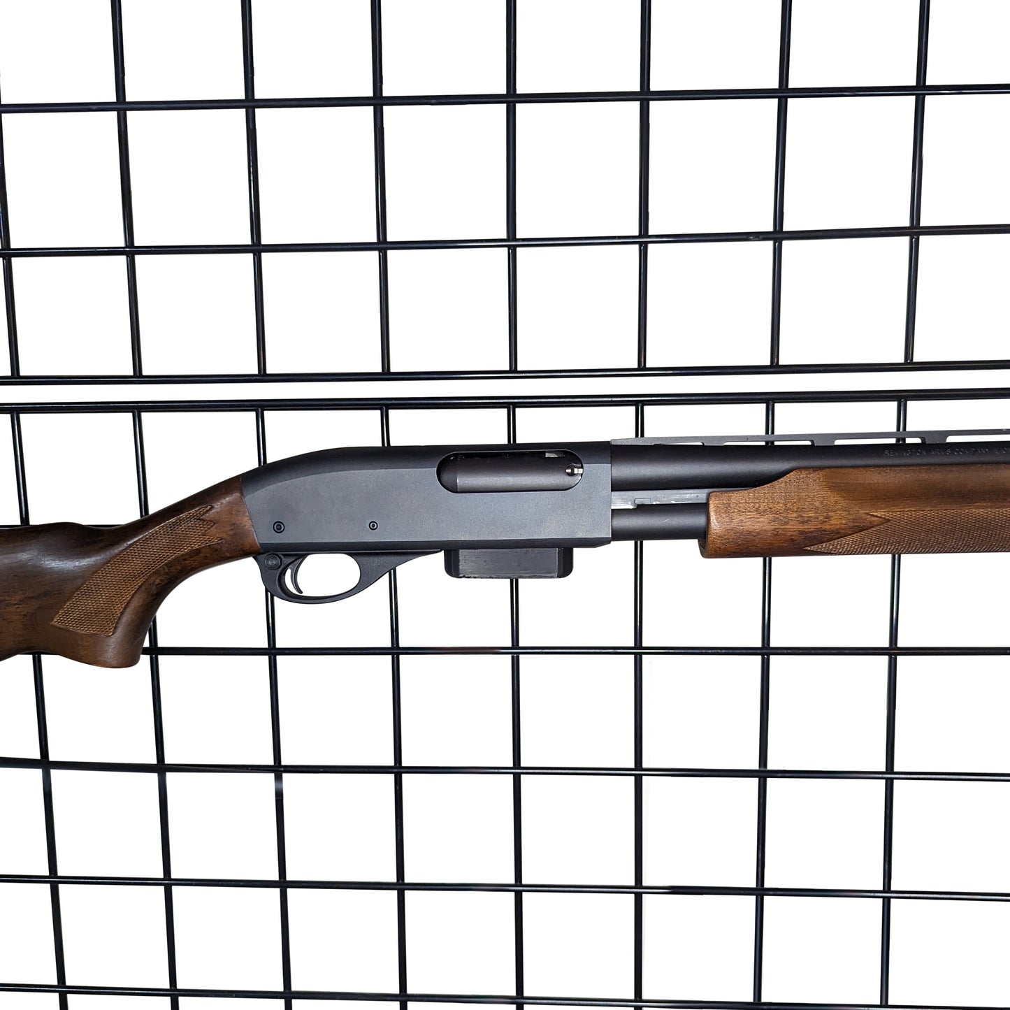 Magwell Mount for Remington 870 - Gridwall | Shotgun Holder Storage Rack