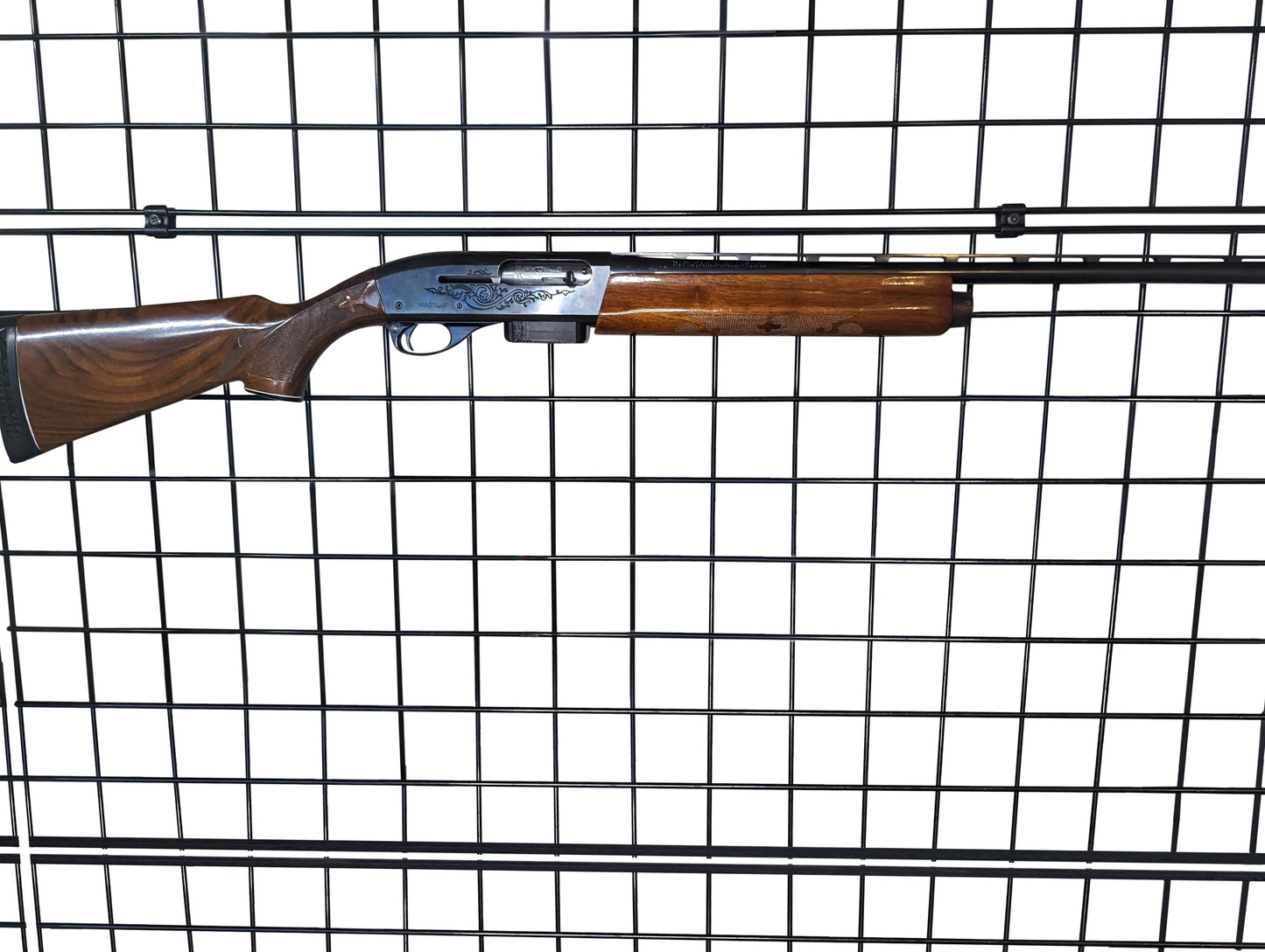 Magwell Mount for Remington 1100 - Gridwall | Shotgun Holder Storage Rack