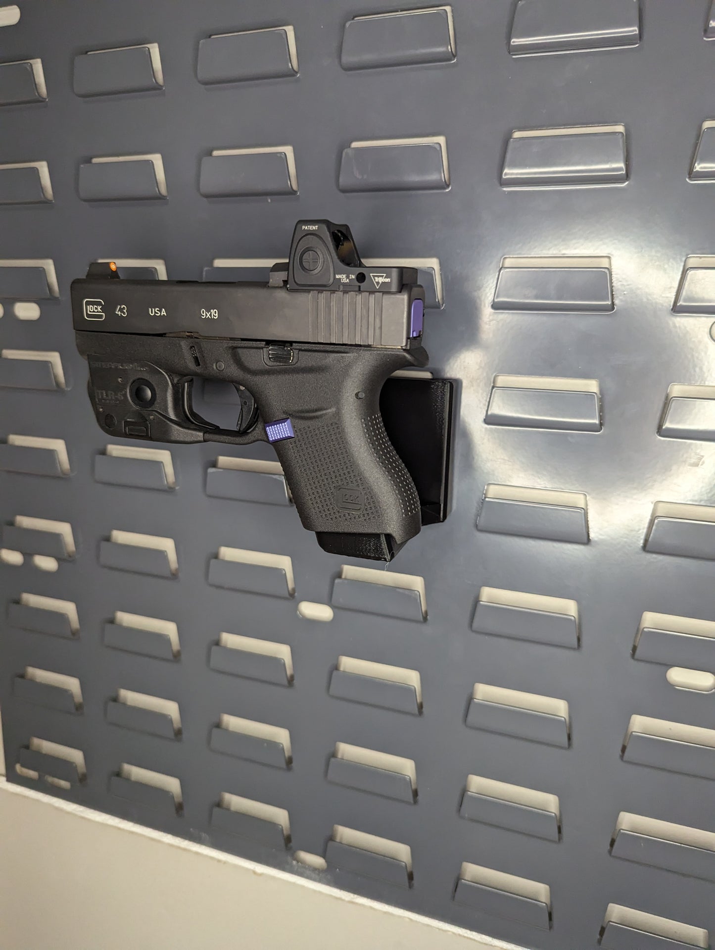 Magwell Mount for Glock 43 - SecureIt / Akro-Mils | Handgun Holder Storage Rack