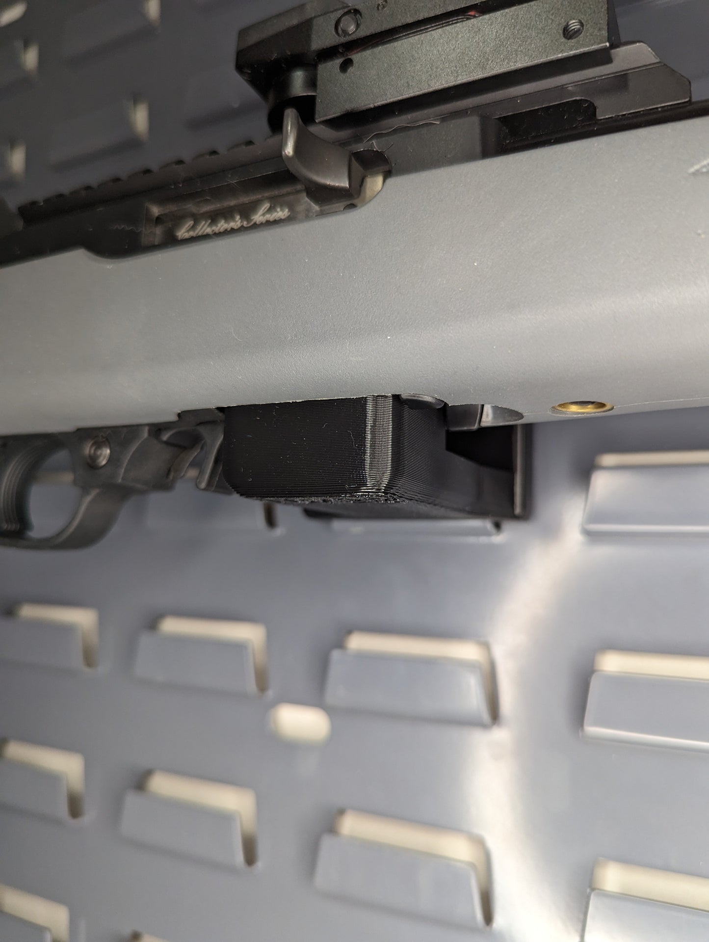 Magwell Mount for Ruger 10/22 - SecureIt / Akro-Mils | Rifle Holder Storage Rack