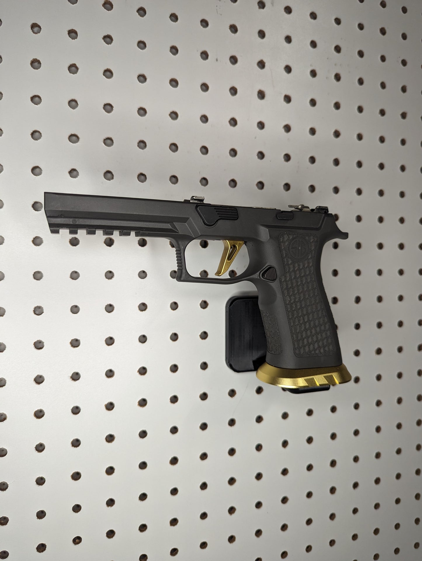 Magwell Mount for Sig P320 9mm - Pegboard / IKEA Skadis / Wall Control / Vaultek | Handgun Holder Storage Rack