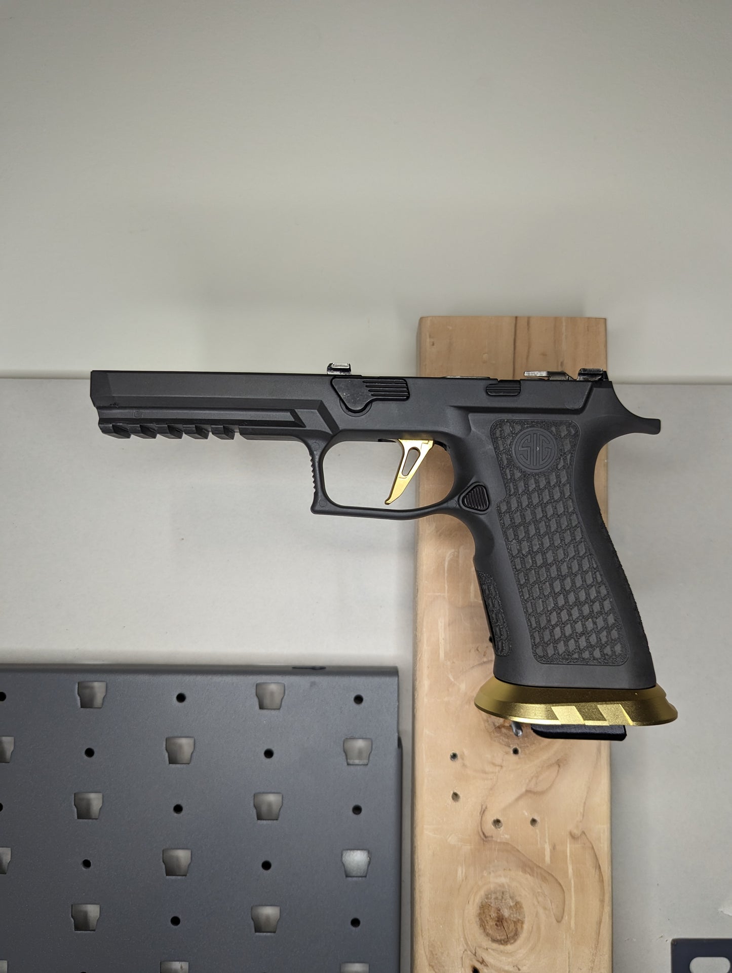 Magwell Mount for Sig P320 9mm - Wall | Handgun Holder Storage Rack