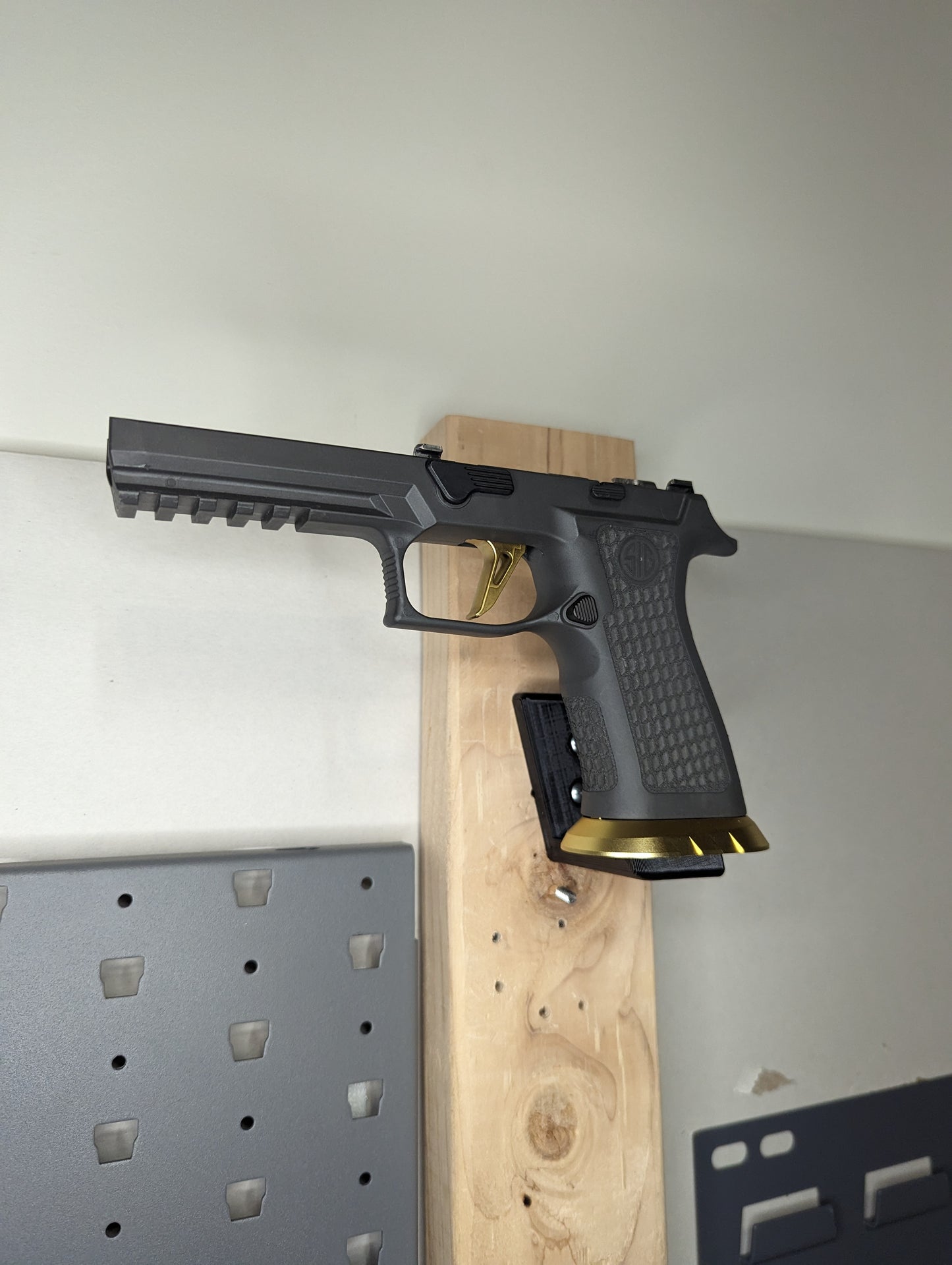 Magwell Mount for Sig P320 9mm - Wall | Handgun Holder Storage Rack
