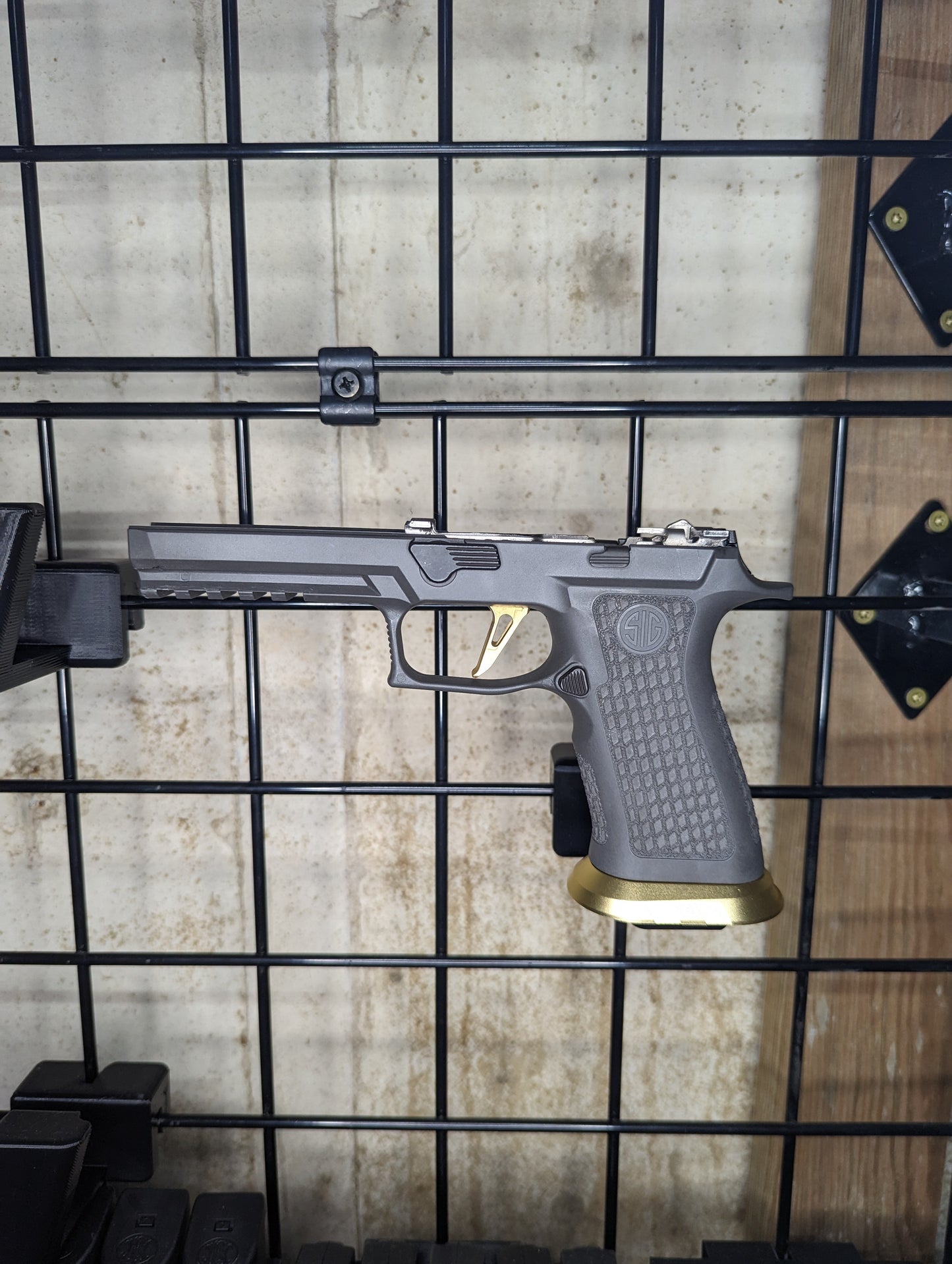 Magwell Mount for Sig P320 9mm - Gridwall | Handgun Holder Storage Rack