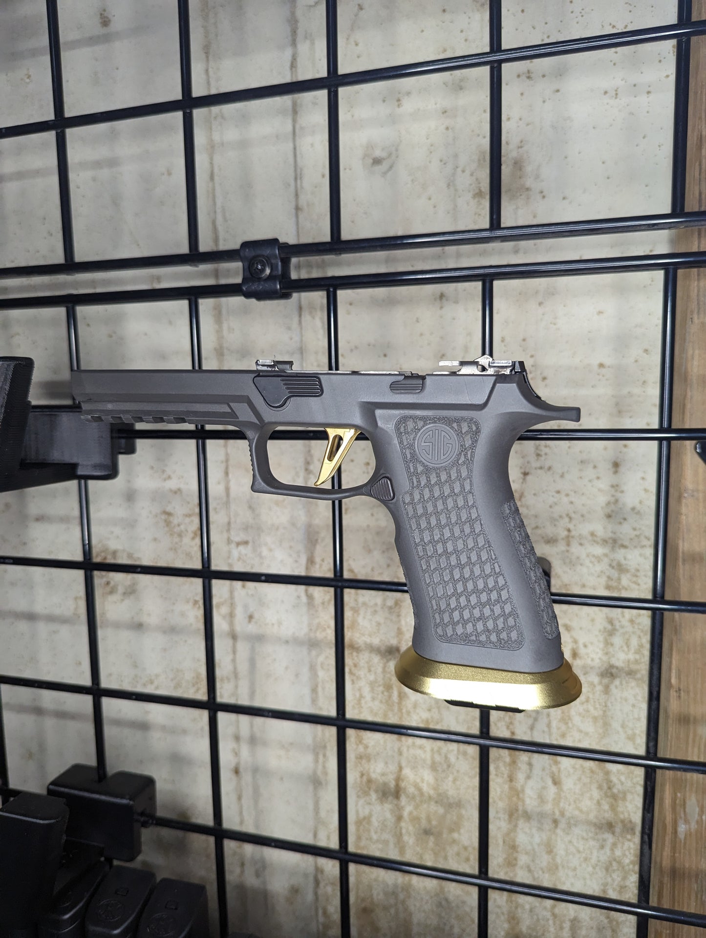 Magwell Mount for Sig P320 9mm - Gridwall | Handgun Holder Storage Rack