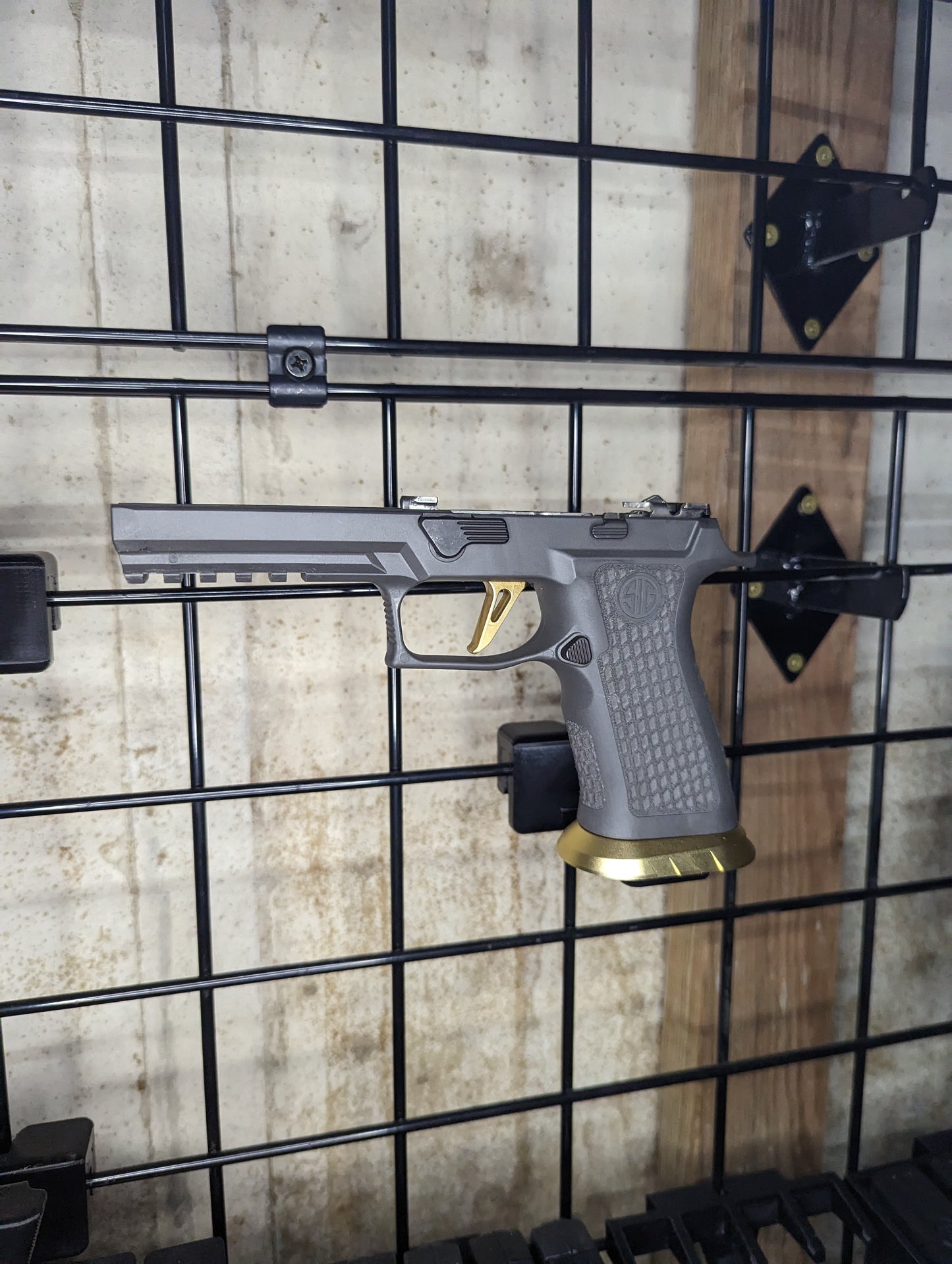 Magwell Mount for Sig P320 9mm - Gridwall | Handgun Holder Storage Rack