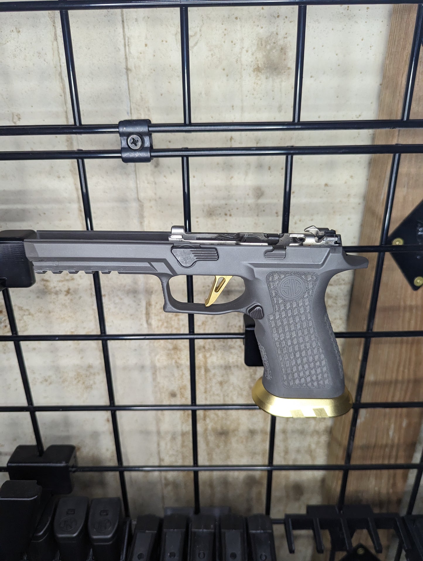 Magwell Mount for Sig P320 9mm - Gridwall | Handgun Holder Storage Rack