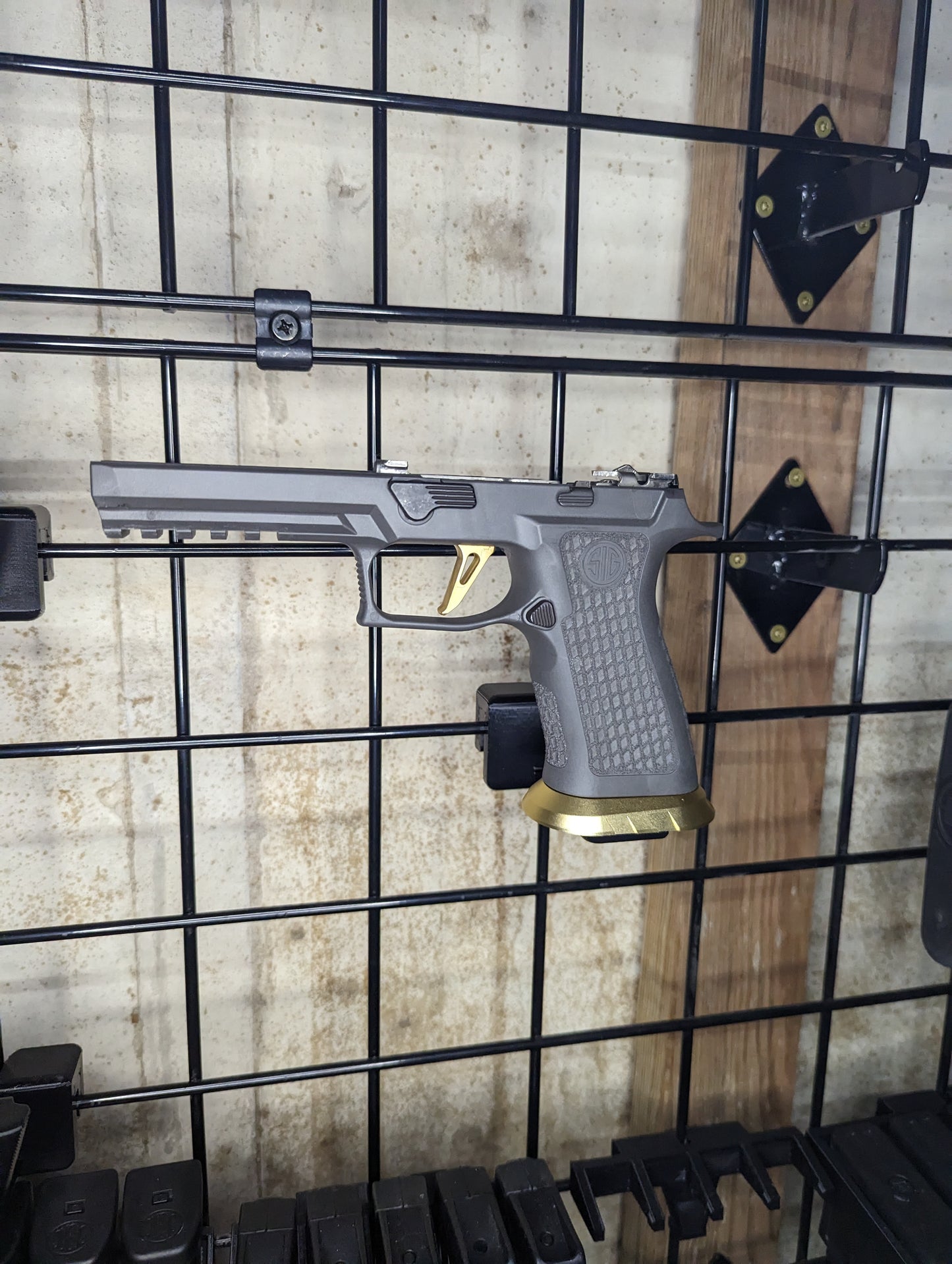 Magwell Mount for Sig P320 9mm - Gridwall | Handgun Holder Storage Rack