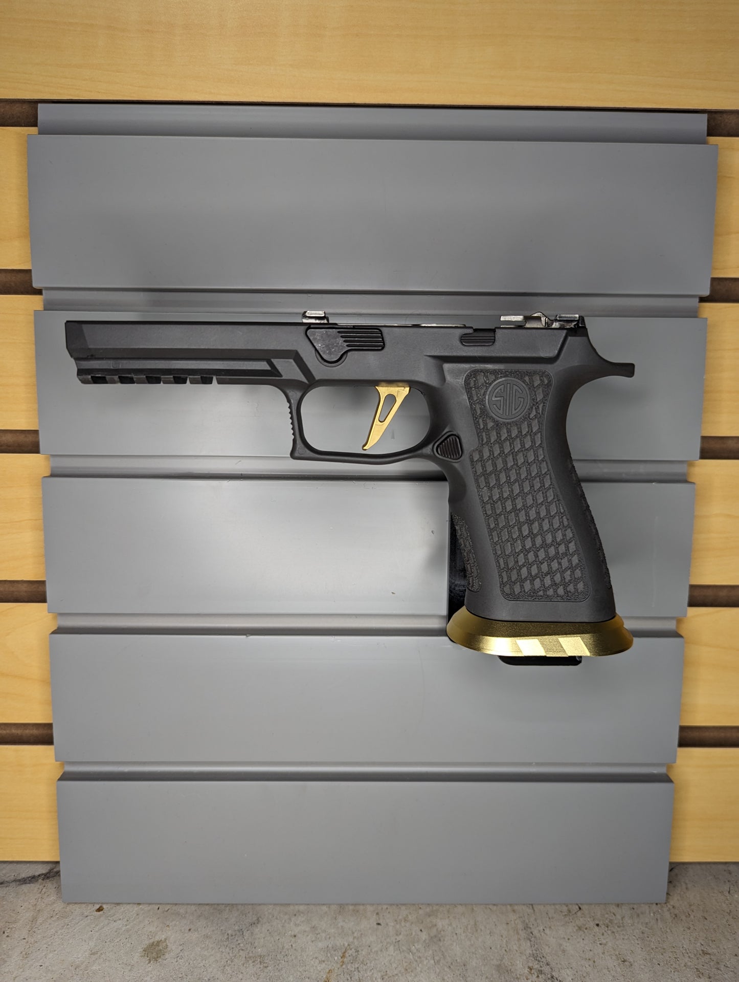 Magwell Mount for Sig P320 9mm - Slatwall | Handgun Holder Storage Rack