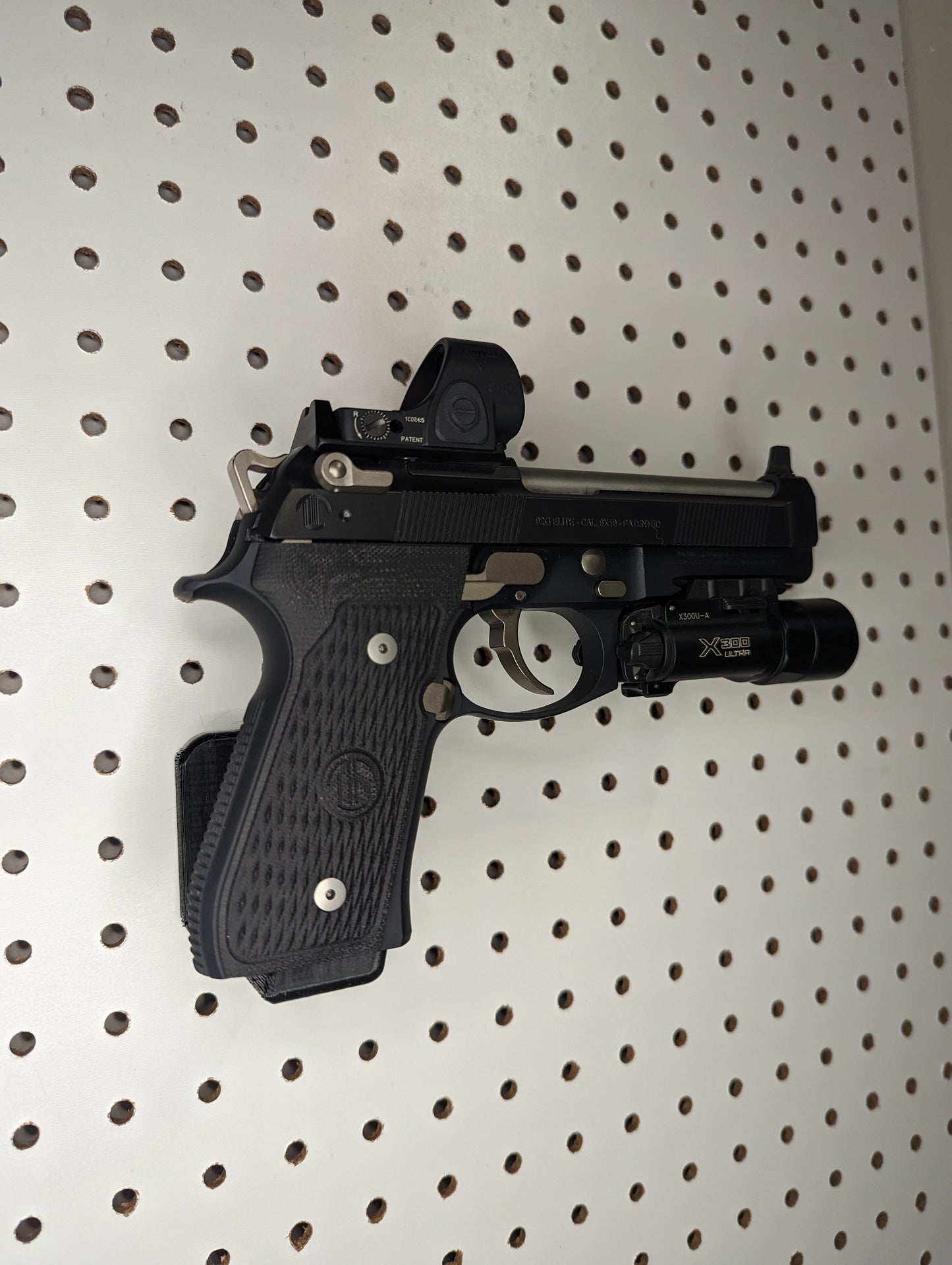 Magwell Mount for Beretta M9 / 92 - Pegboard / IKEA Skadis / Wall Control / Vaultek | Handgun Holder Storage Rack