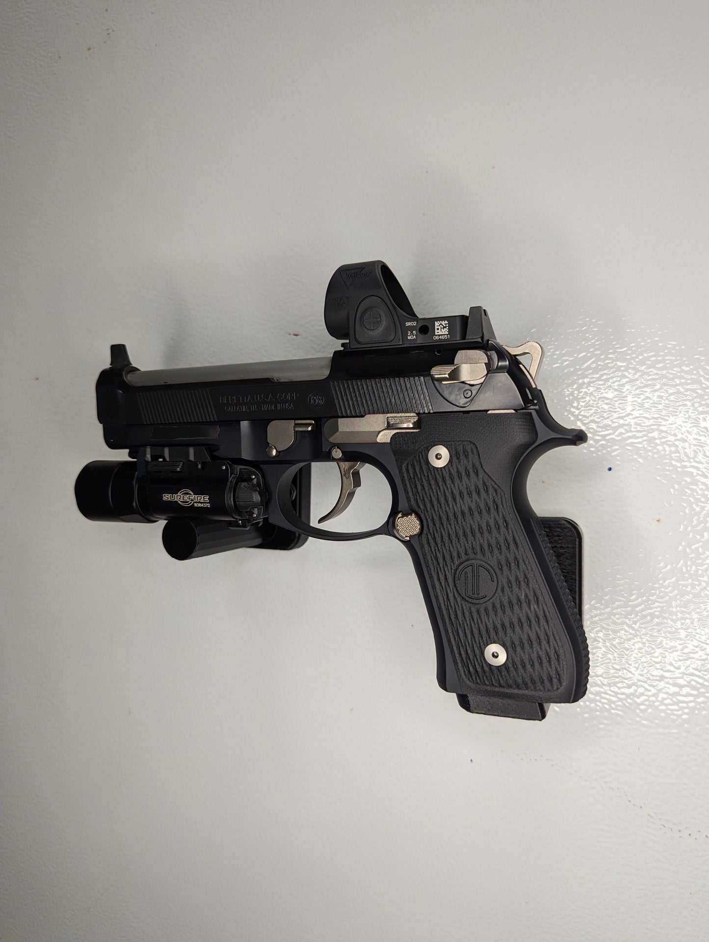 Magwell Mount for Beretta M9 / 92 - Magnet | Handgun Holder Storage Rack