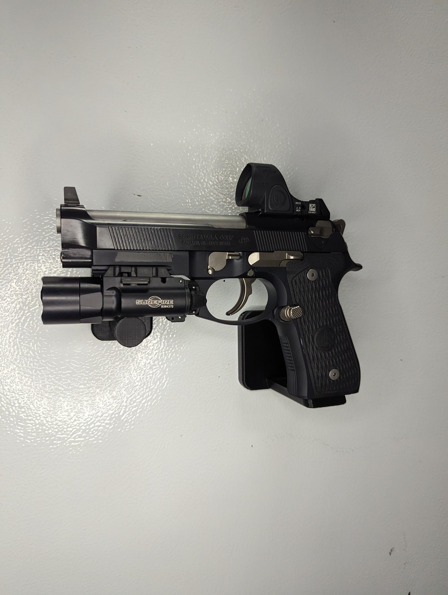 Magwell Mount for Beretta M9 / 92 - Magnet | Handgun Holder Storage Rack