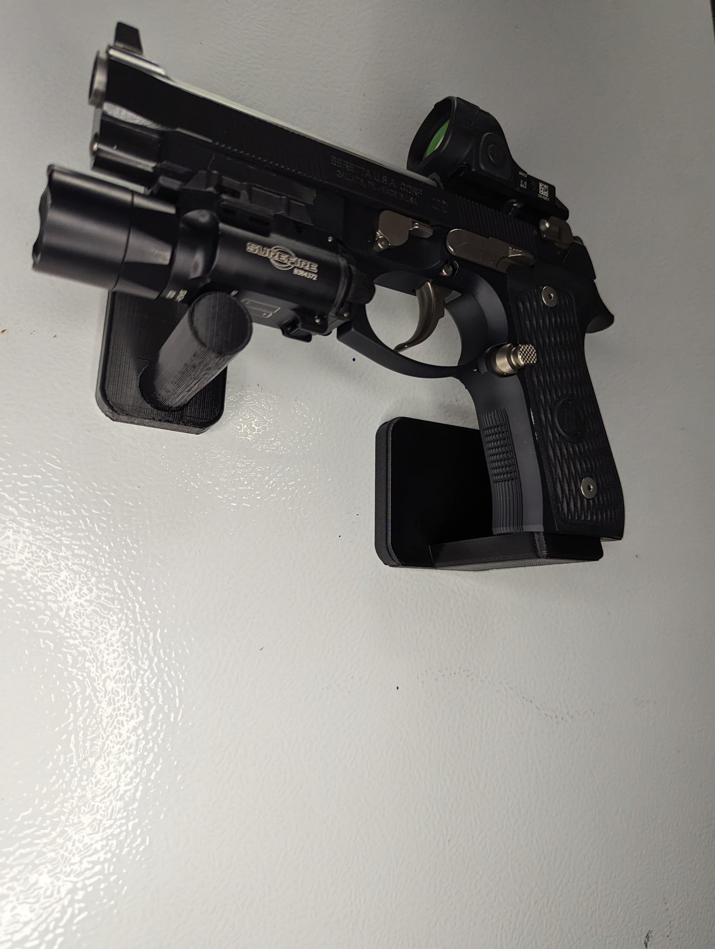 Magwell Mount for Beretta M9 / 92 - Magnet | Handgun Holder Storage Rack