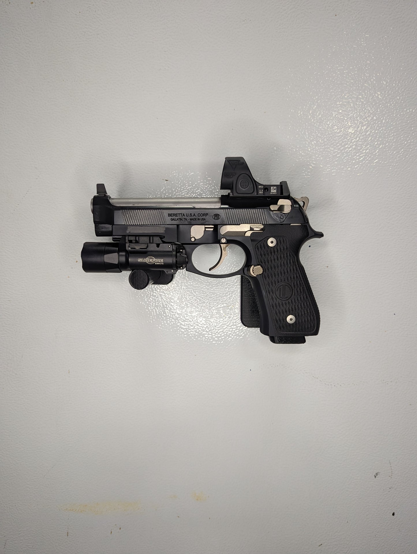 Magwell Mount for Beretta M9 / 92 - Magnet | Handgun Holder Storage Rack