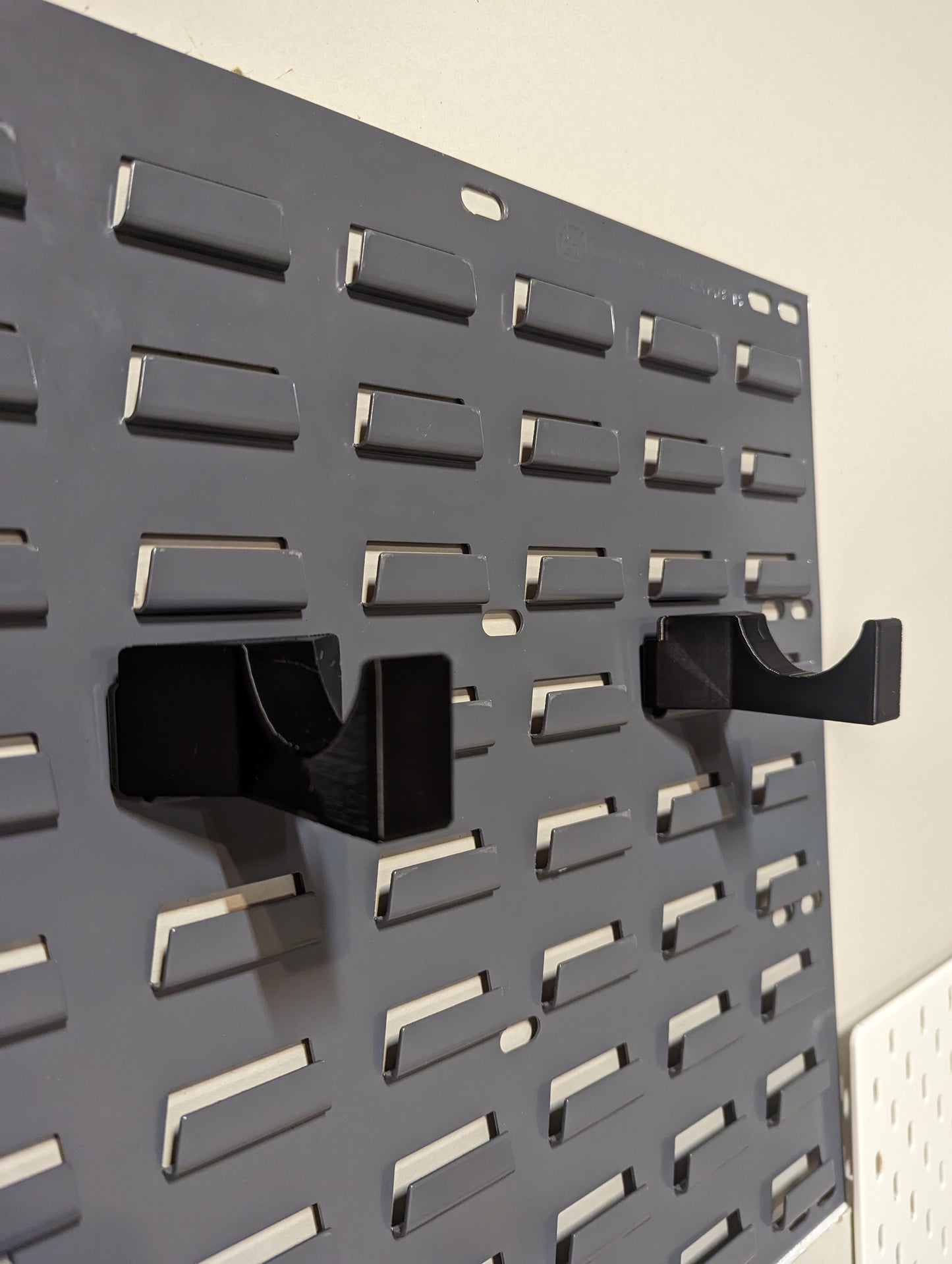 Universal Horizontal Gun Mount - SecureIt / Akro-Mils | Rifle Holder Storage Rack