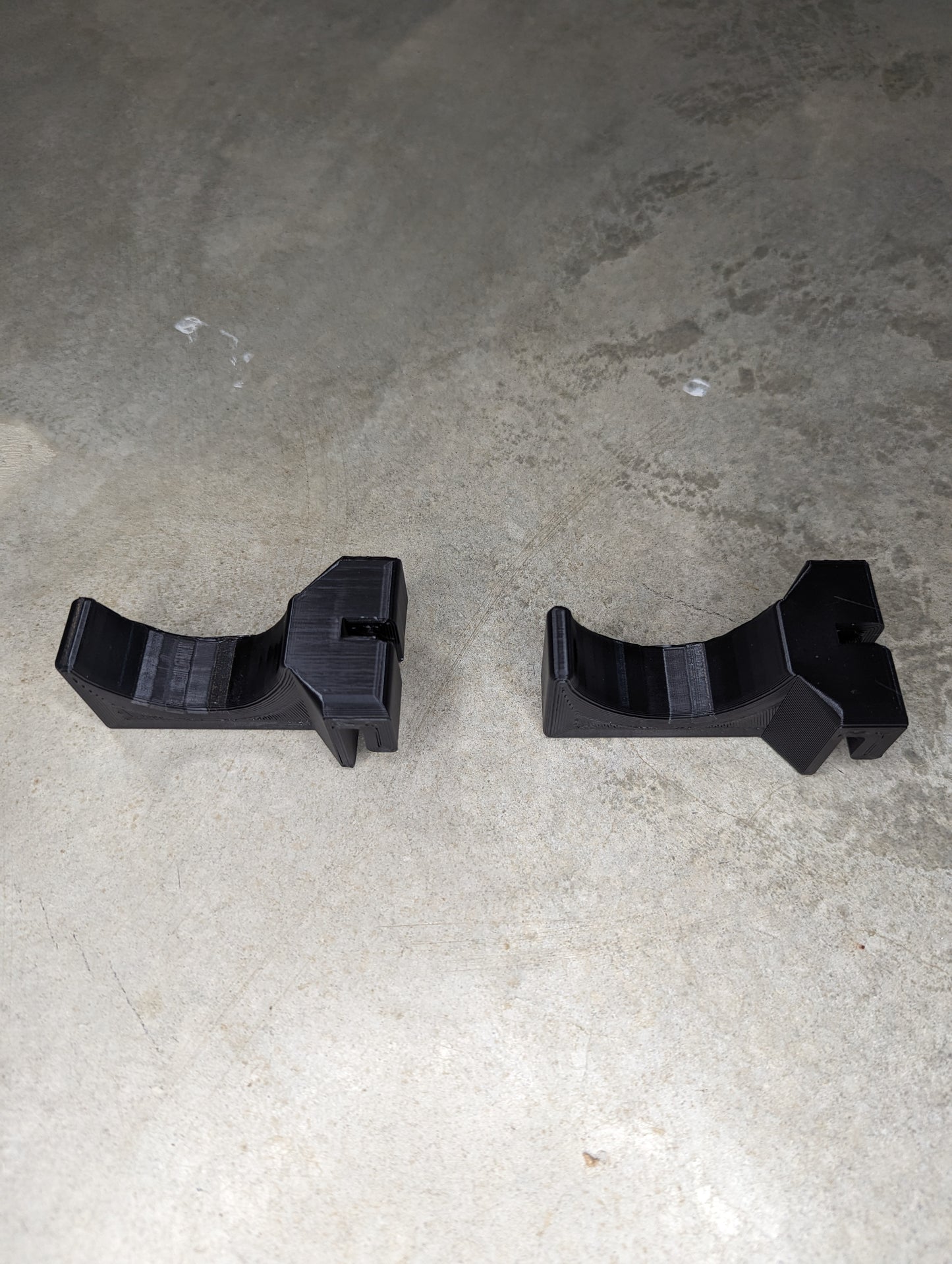 Universal Horizontal Gun Mount - Gridwall | Rifle Holder Storage Rack