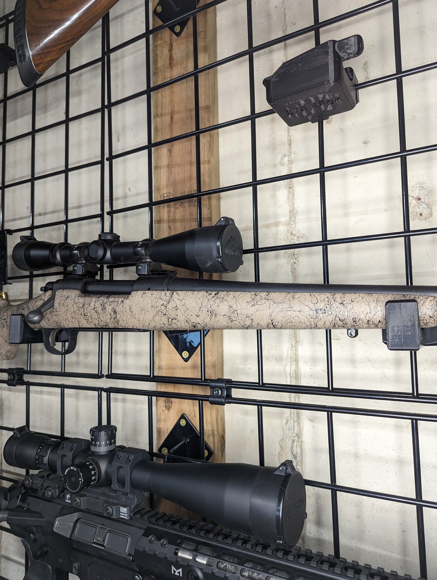 Universal Horizontal Gun Mount - Gridwall | Rifle Holder Storage Rack