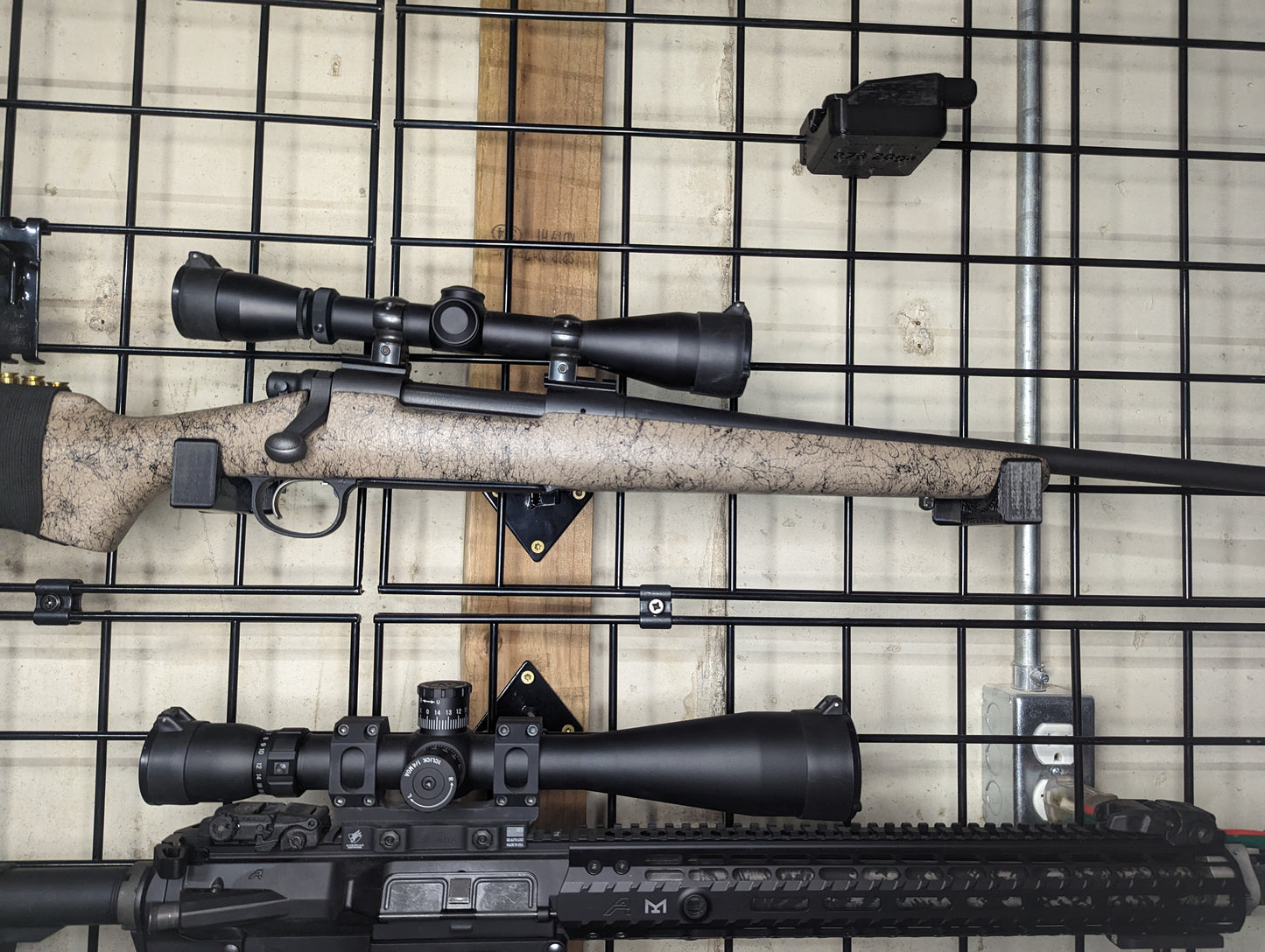 Universal Horizontal Gun Mount - Gridwall | Rifle Holder Storage Rack