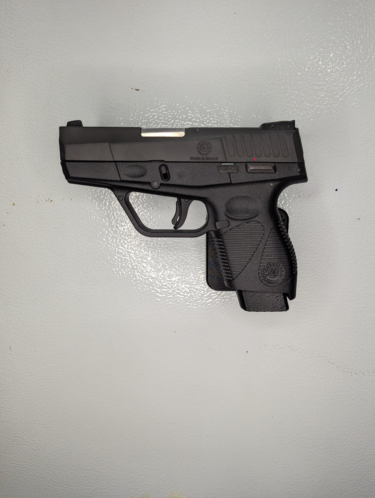 Magwell Mount for Taurus PT 709 - Magnet | Handgun Holder Storage Rack