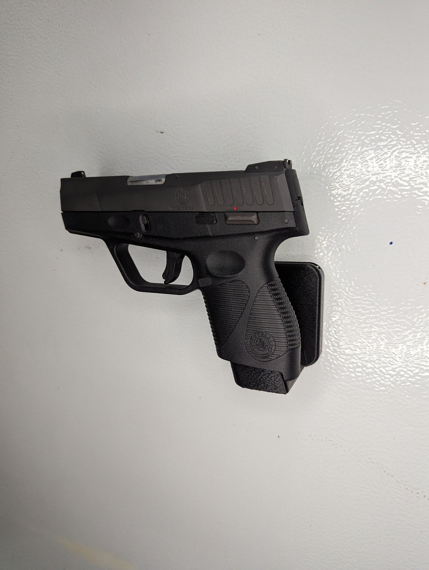 Magwell Mount for Taurus PT 709 - Magnet | Handgun Holder Storage Rack