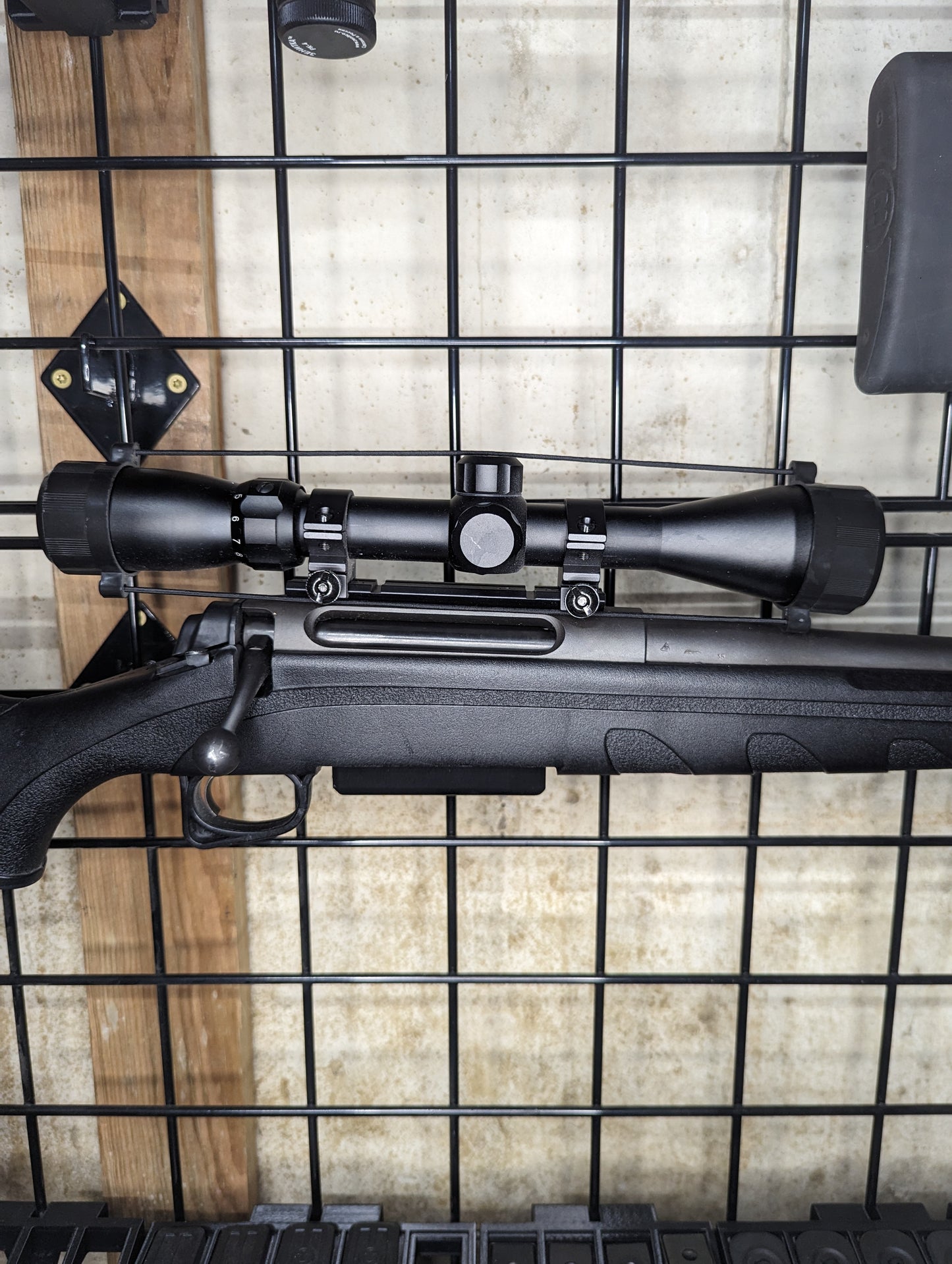 Magwell Mount for Remington 770 LA - Gridwall | Rifle Holder Storage Rack