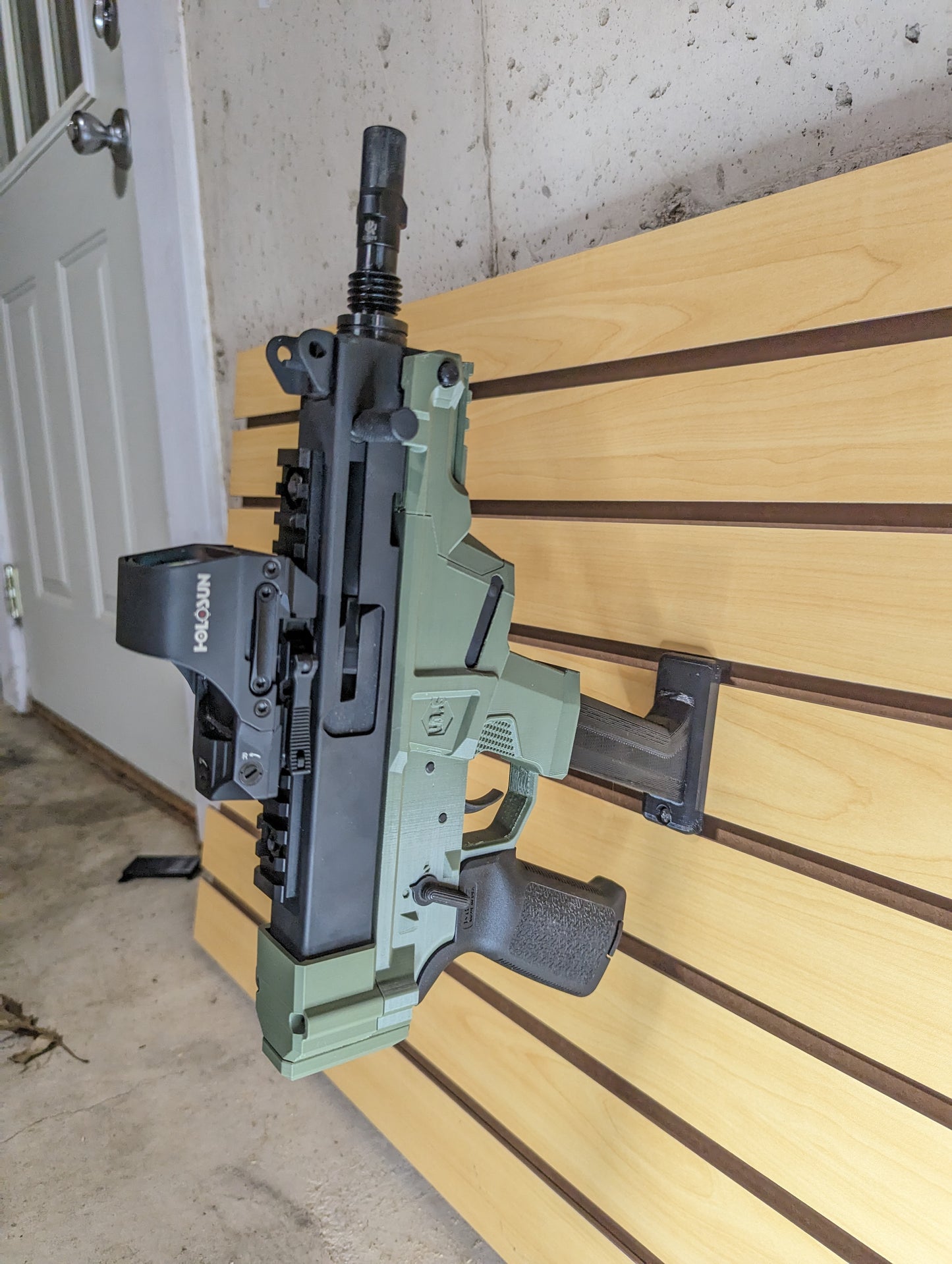 Inline Vertical Magwell Mount for Glock 9mm/40/357 - Slatwall | Rifle Holder Storage Rack