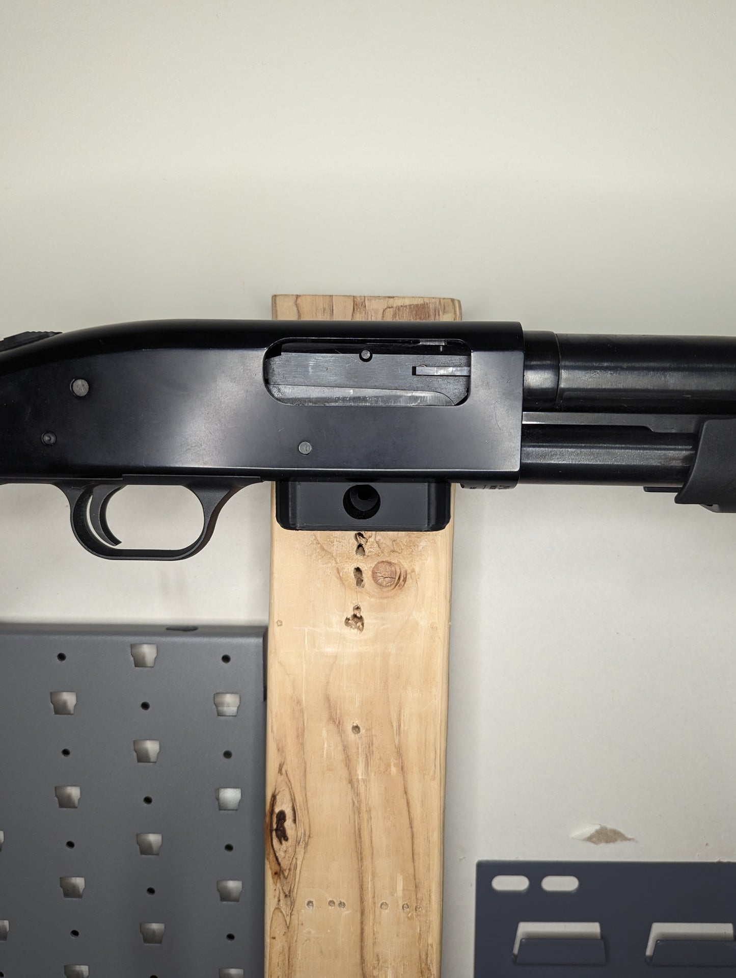 Magwell Mount for Mossberg 88 / 500 / 590 - Wall | Shotgun Holder Storage Rack