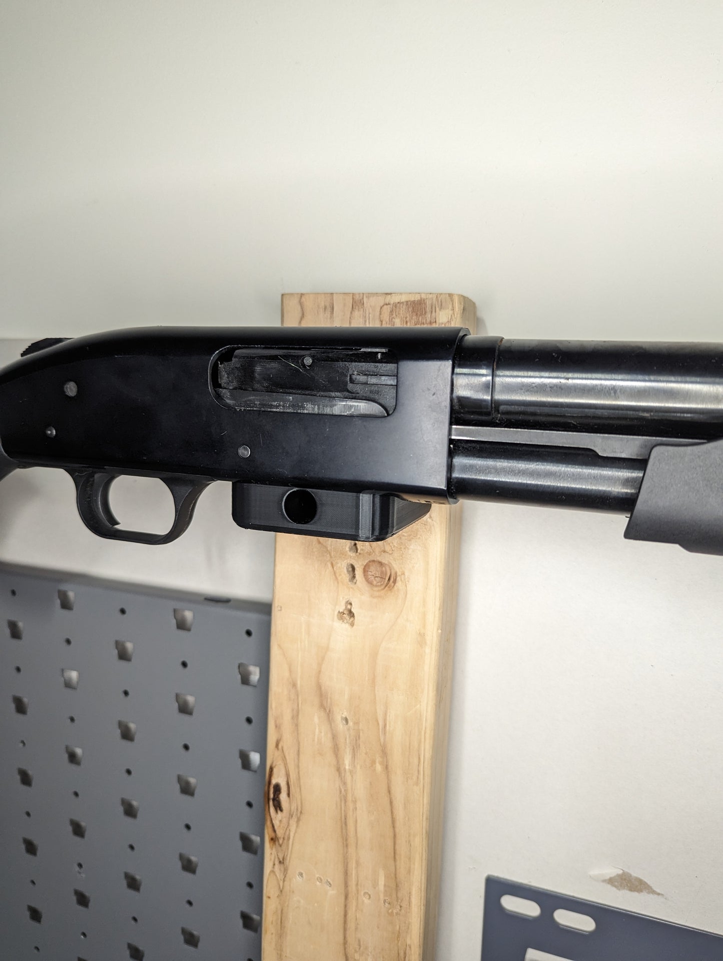 Magwell Mount for Mossberg 88 / 500 / 590 - Wall | Shotgun Holder Storage Rack