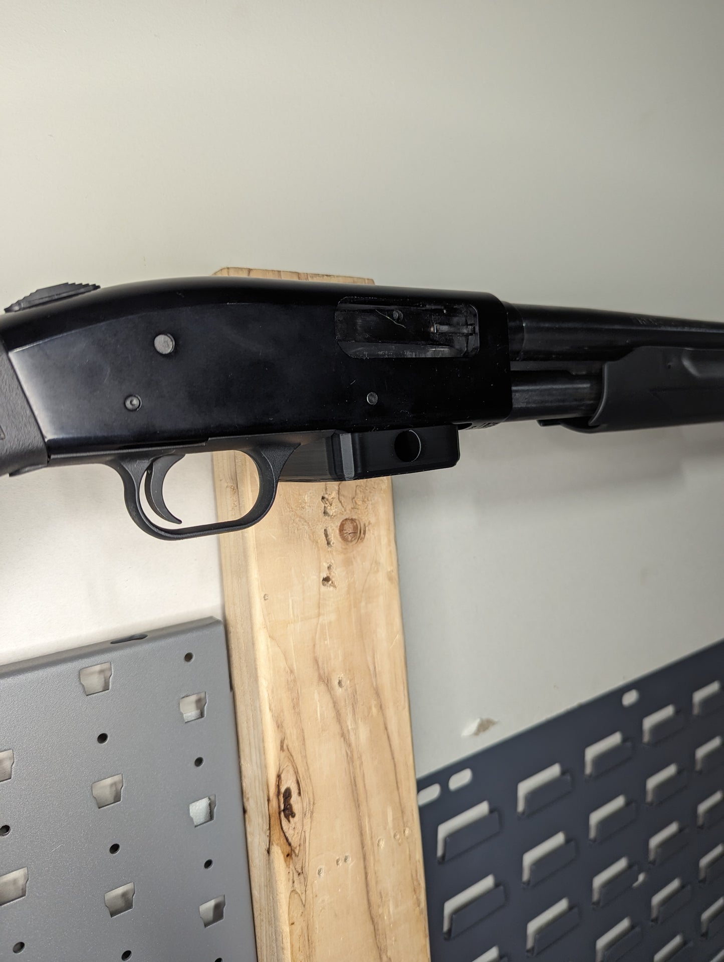 Magwell Mount for Mossberg 88 / 500 / 590 - Wall | Shotgun Holder Storage Rack