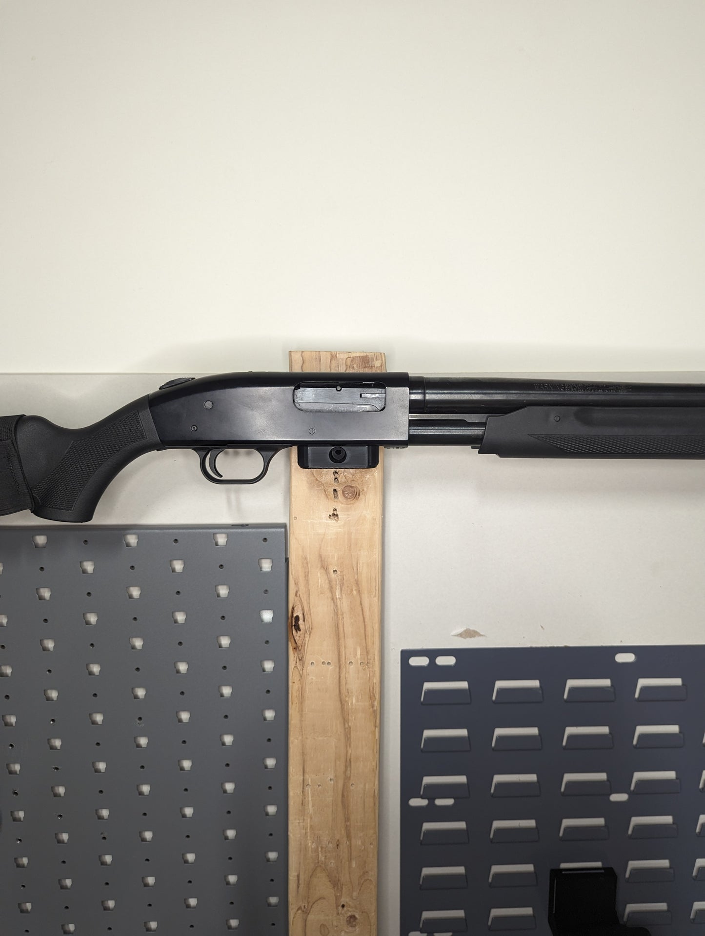 Magwell Mount for Mossberg 88 / 500 / 590 - Wall | Shotgun Holder Storage Rack