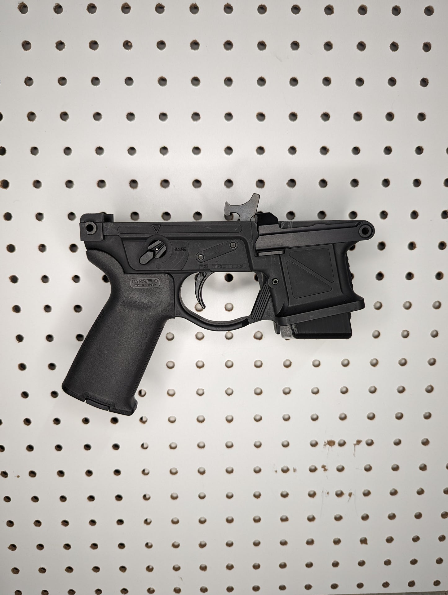 Magwell Mount for CZ Scorpion EVO - Pegboard / IKEA Skadis / Wall Control / PegLock | Rifle Holder Storage Rack