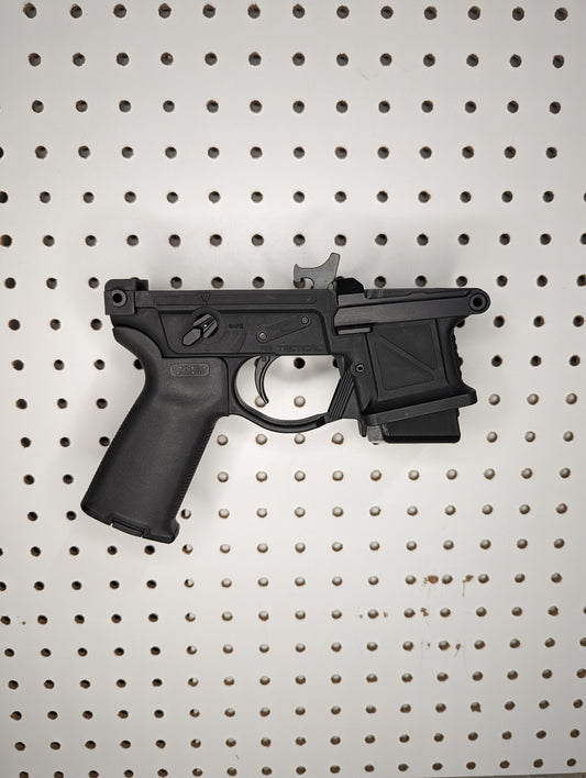 Magwell Mount for CZ Scorpion EVO - Pegboard / IKEA Skadis / Wall Control / PegLock | Rifle Holder Storage Rack