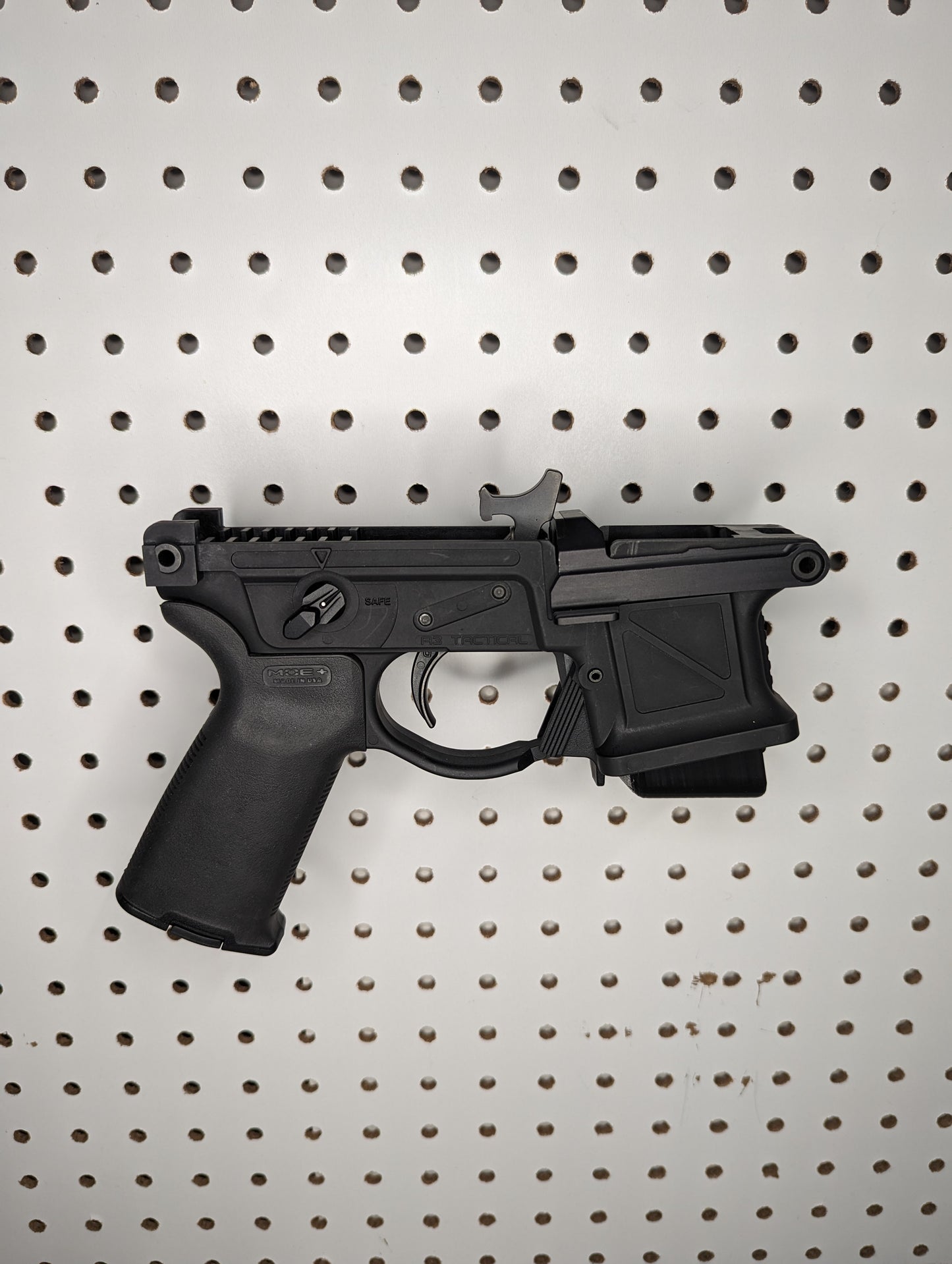 Magwell Mount for CZ Scorpion EVO - Pegboard / IKEA Skadis / Wall Control / PegLock | Rifle Holder Storage Rack