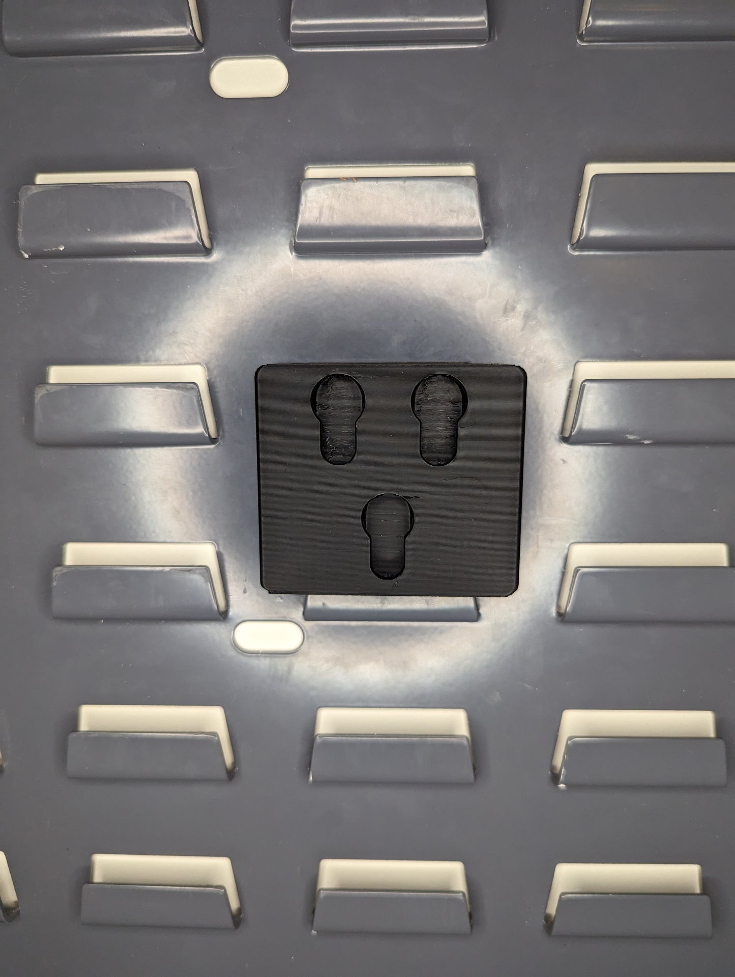 Slip-On Mount for Dara ALQD - SecureIt / Akro-Mils | Handgun Holder Storage Rack