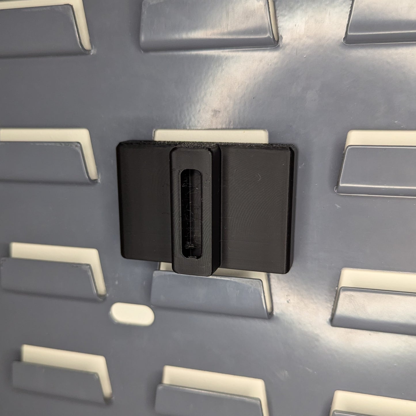 MLOK Accessory Mount Vertical - SecureIt / Akro-Mils | Gear Holder Storage Rack