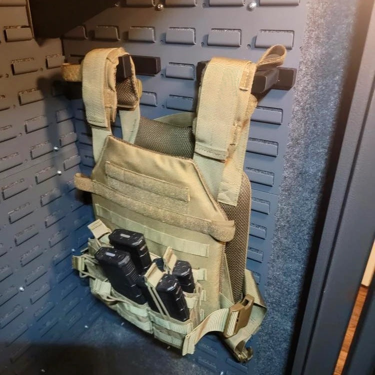 3d printed survival gear Plate Carrier / Body Armor Mount for SecureIt / Akro-Mils