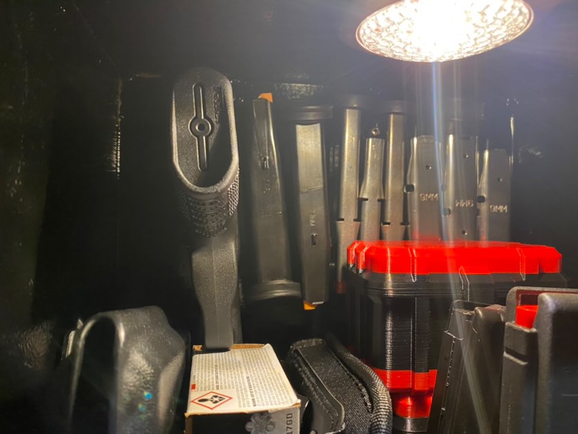 Magnetic Universal Mag Mount - Magnetic | Magazine Holder Storage Rack