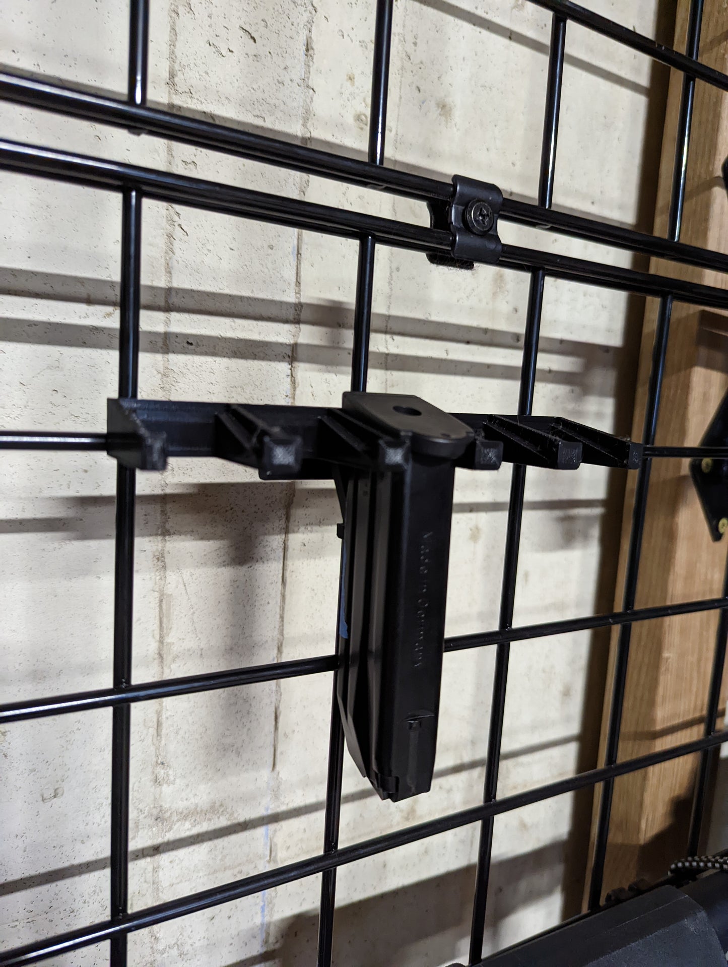 Mount for HK P30 / VP9 / P2000 Mags - Gridwall | Magazine Holder Storage Rack