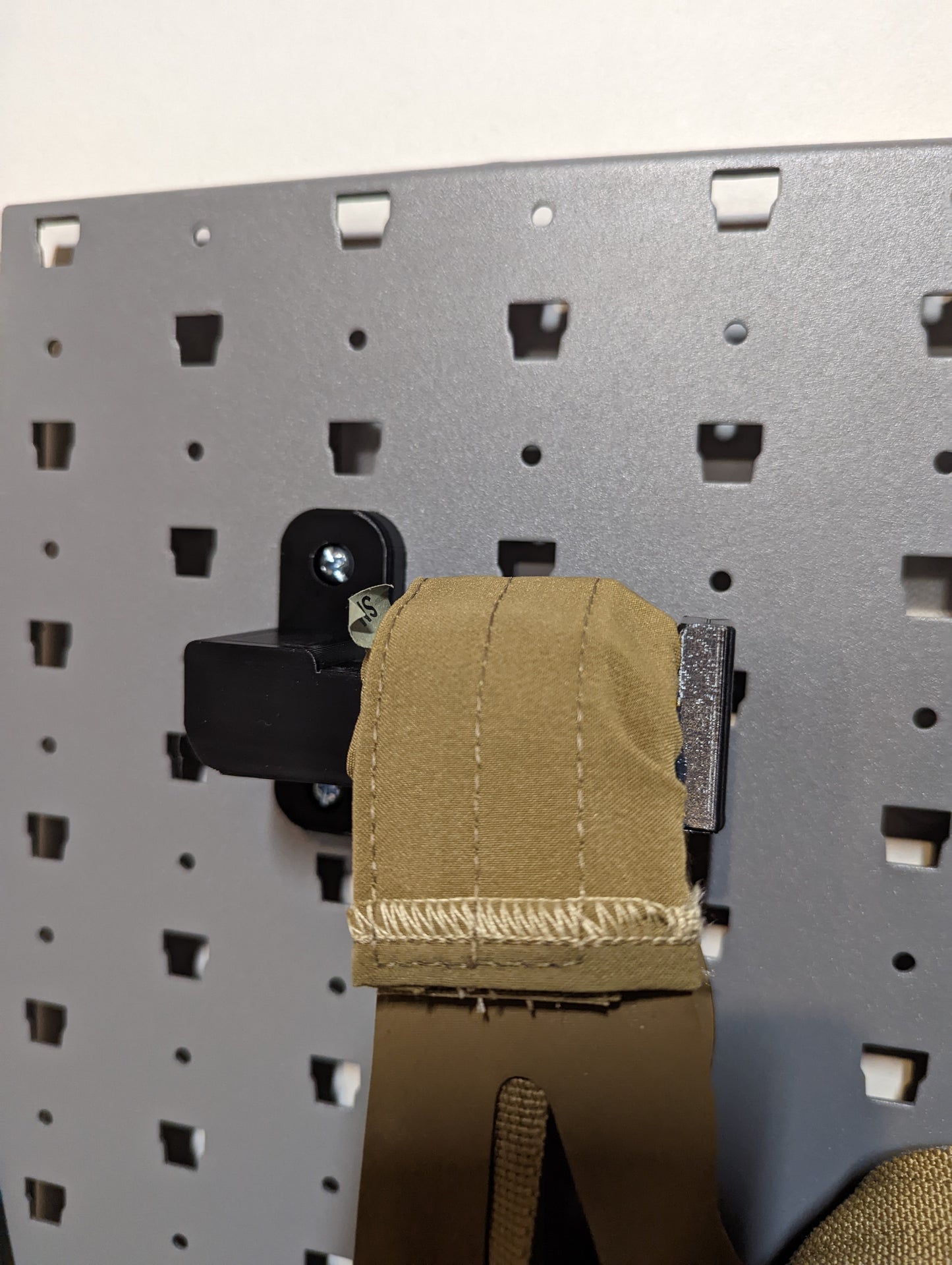 Plate Carrier / Body Armor Mount - GallowTech | Gear Holder Storage Rack