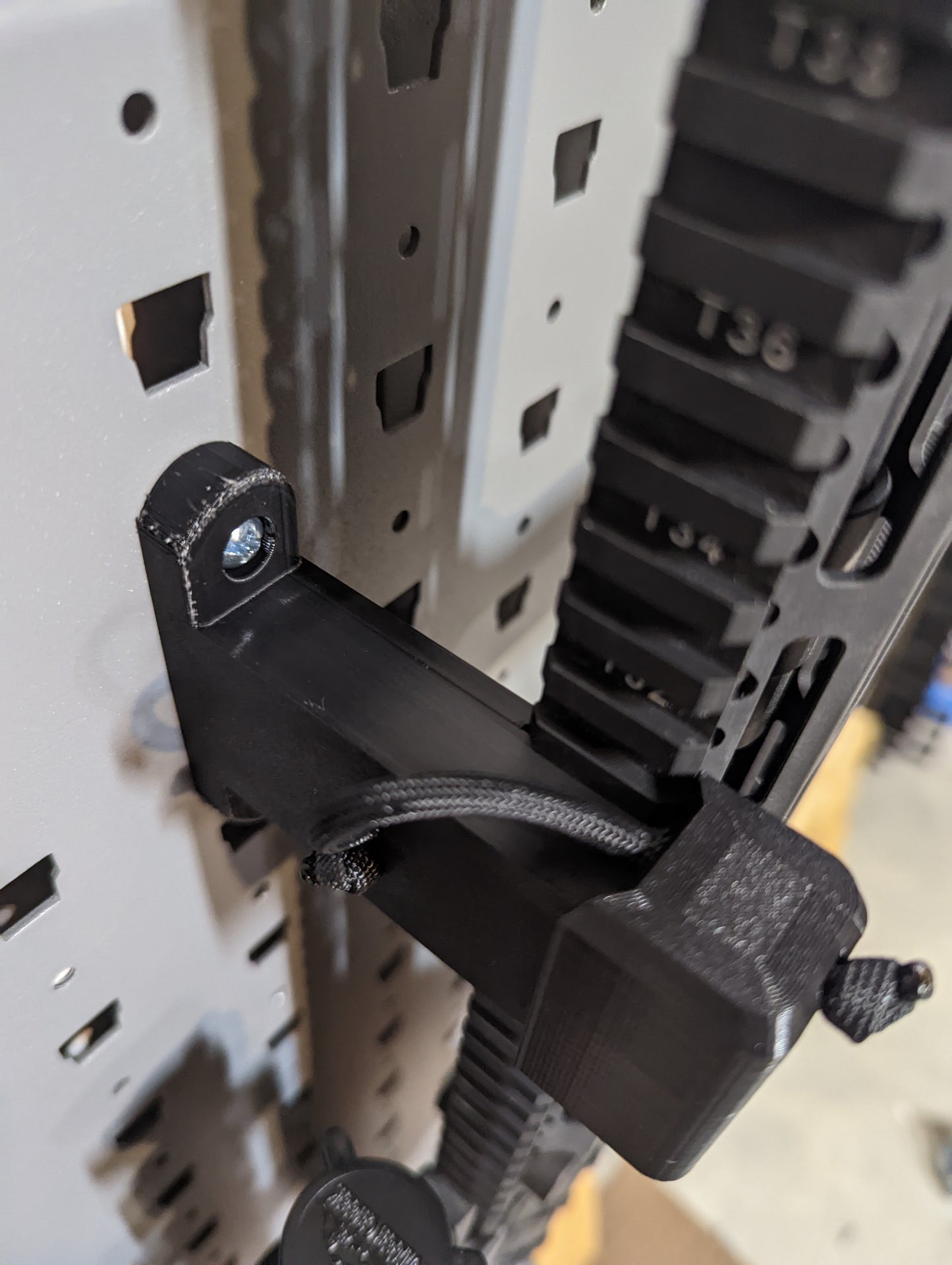 Picatinny Rail Gun Mount - GallowTech | Rifle Holder Storage Rack