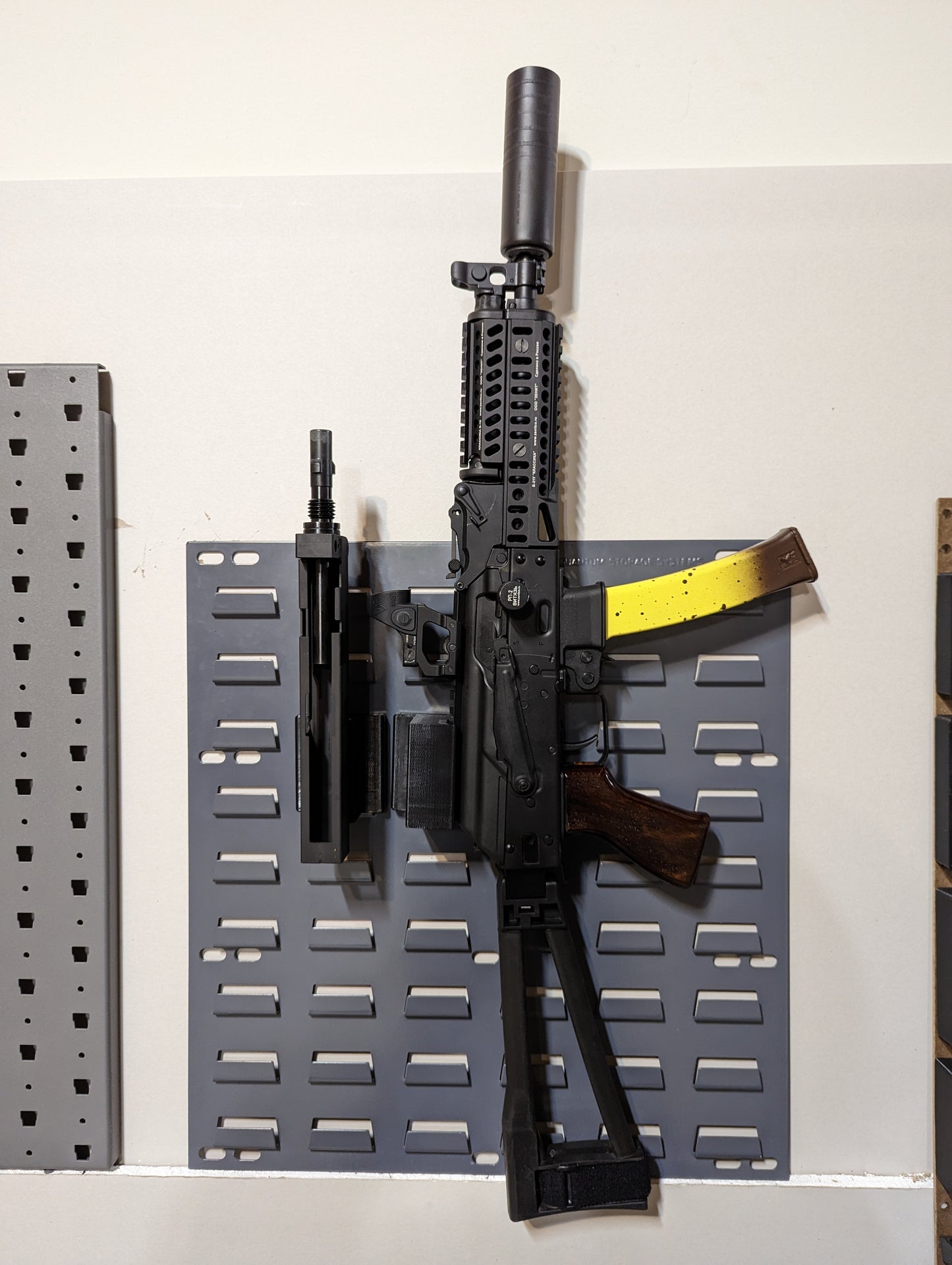 Picatinny Rail Gun Mount - SecureIt / Akro-Mils | Rifle Holder Storage Rack