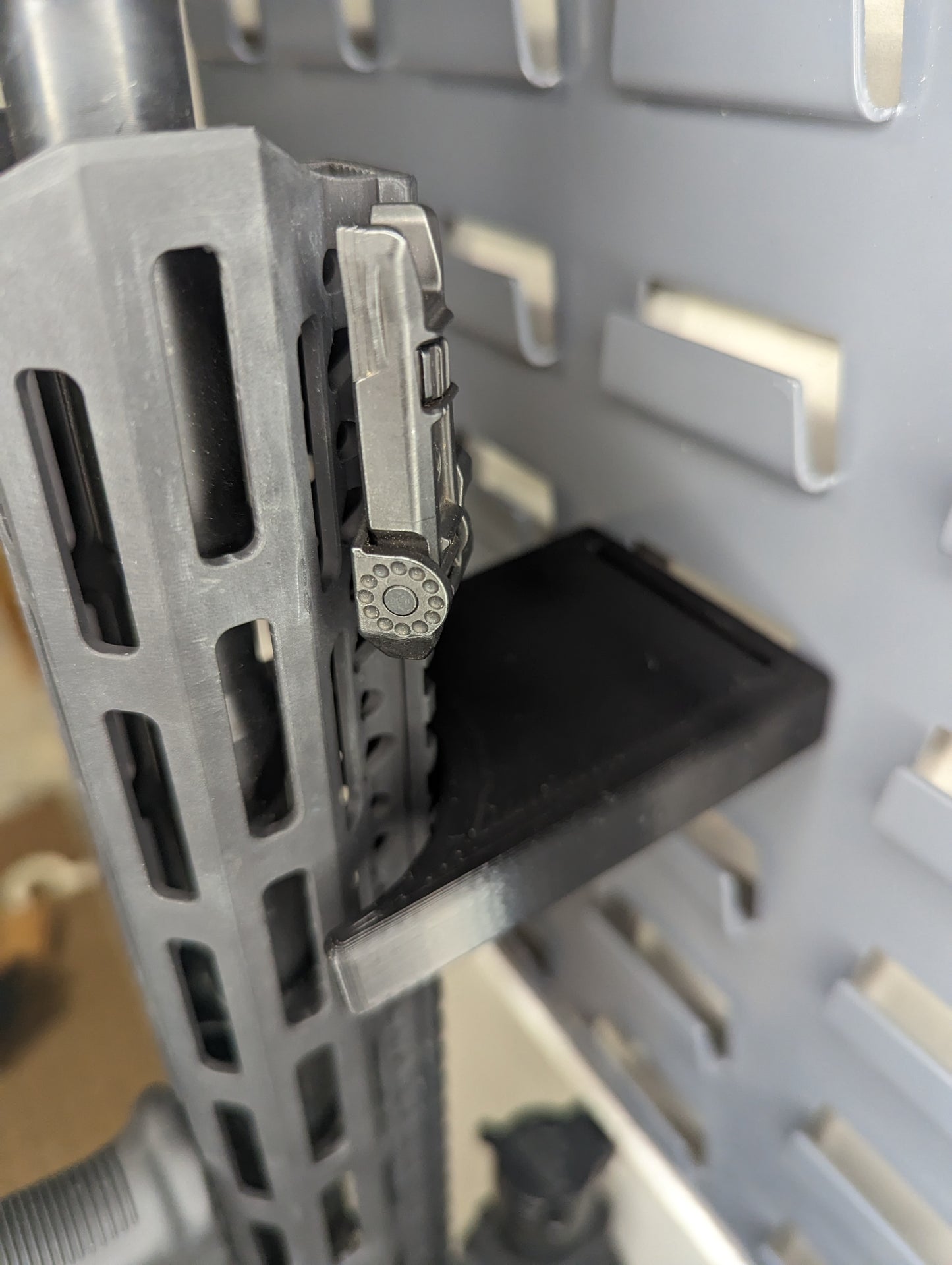 Universal Inline Vertical Rest - SecureIt / Akro-Mils | Rifle Holder Storage Rack
