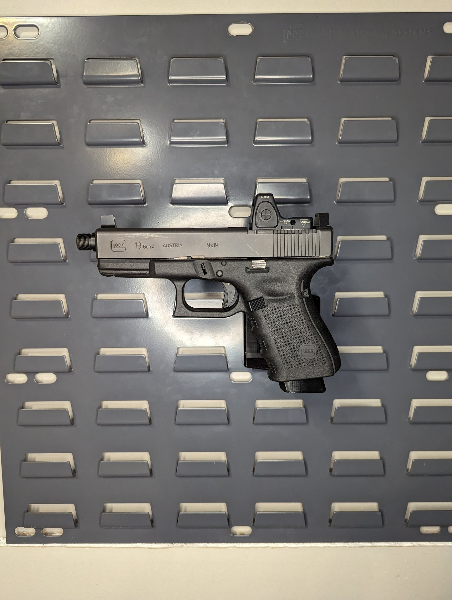 Magwell Mount for Glock 9mm/40/357 - SecureIt / Akro-Mils | Handgun Holder Storage Rack