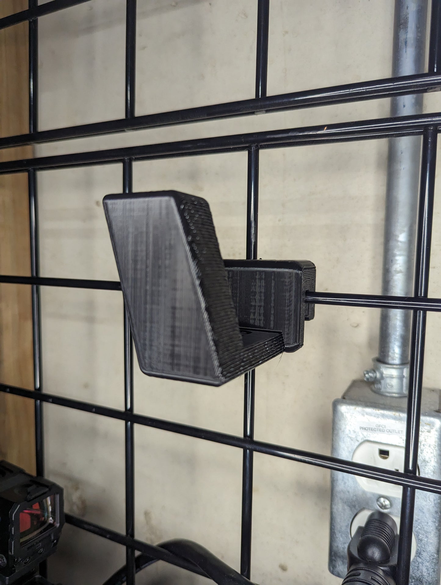 Magwell Mount for Glock 9mm/40/357 - Gridwall | Handgun Holder Storage Rack