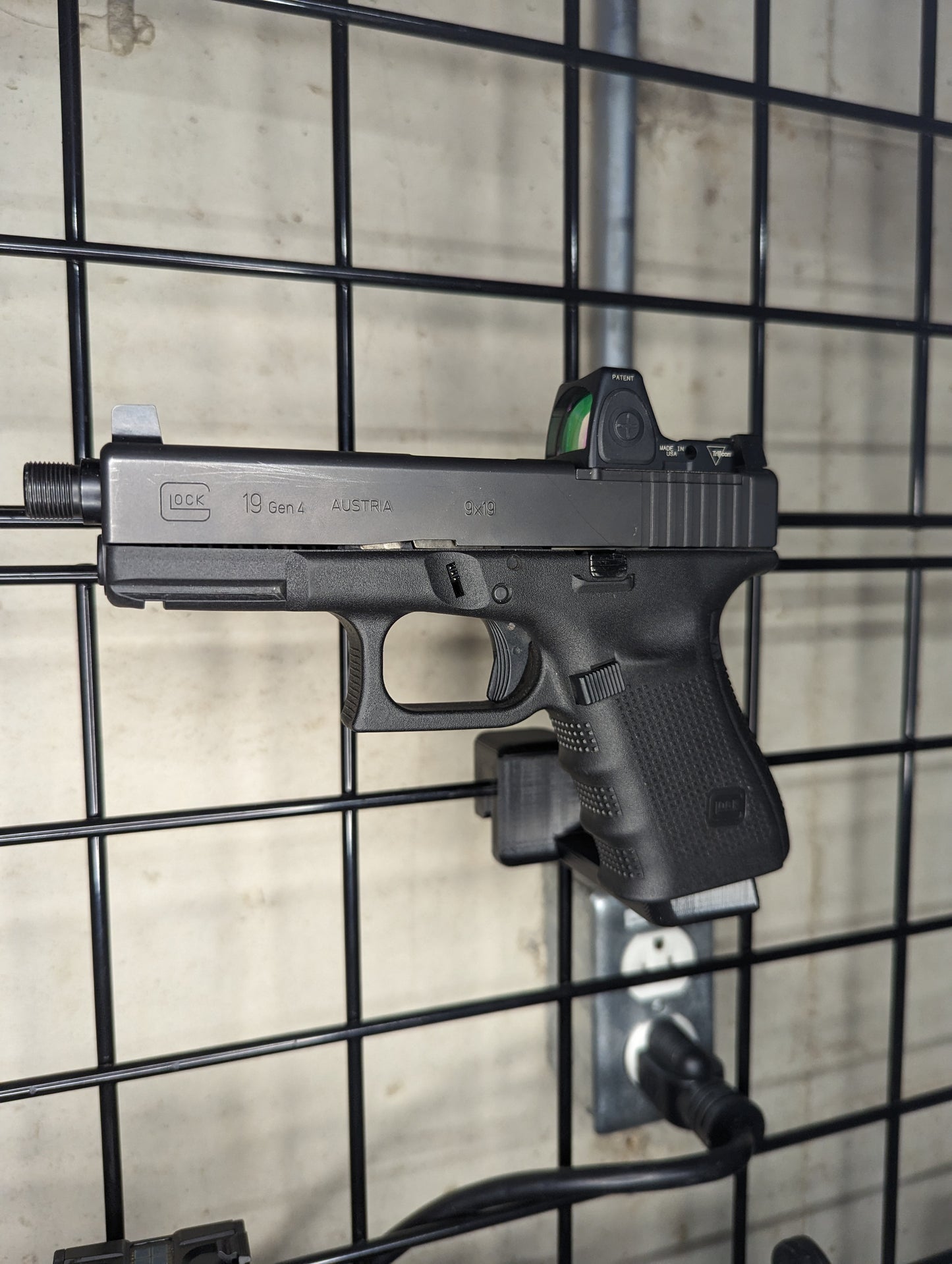 Magwell Mount for Glock 9mm/40/357 - Gridwall | Handgun Holder Storage Rack