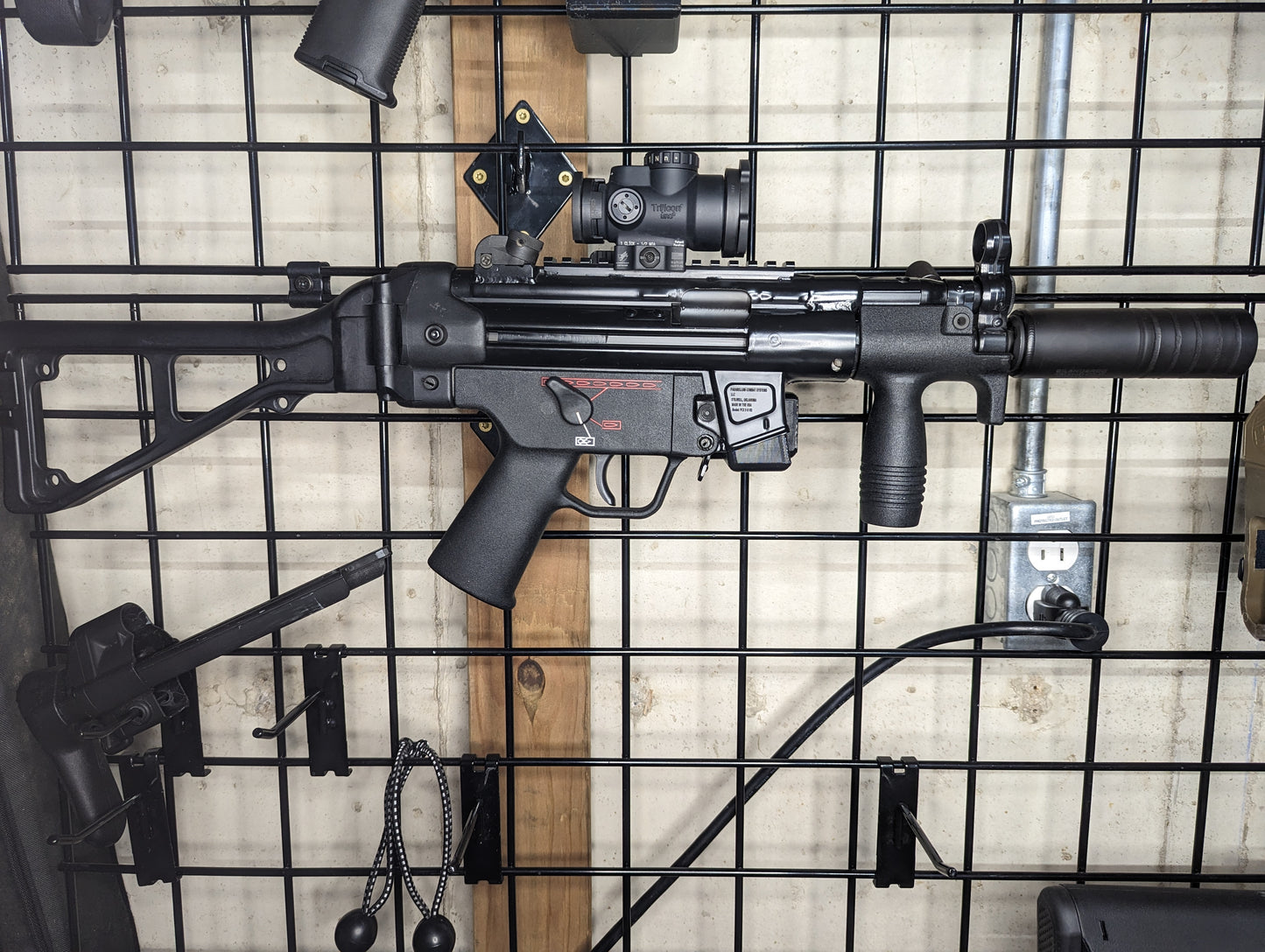 Magwell Mount for HK MP5 9mm - Gridwall | Rifle Holder Storage Rack