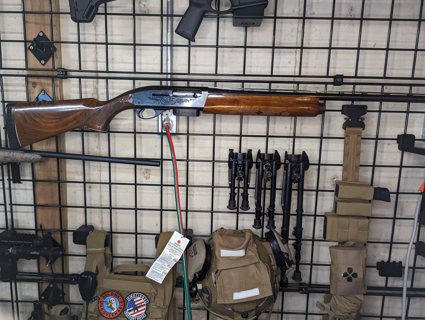 Magwell Mount for Remington 1100 - Gridwall | Shotgun Holder Storage Rack